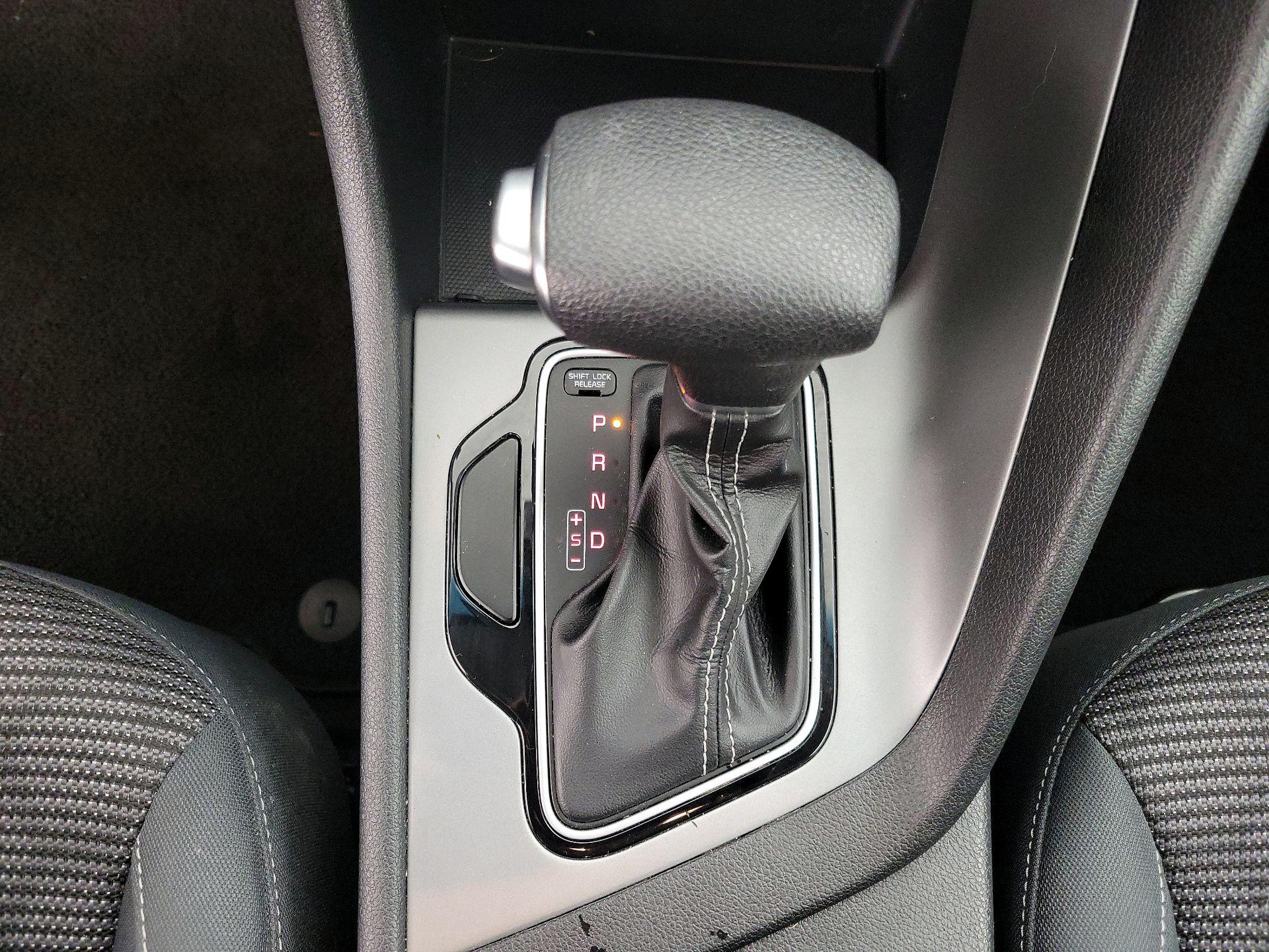 Thumbnail: 2020 Kia Niro - 17