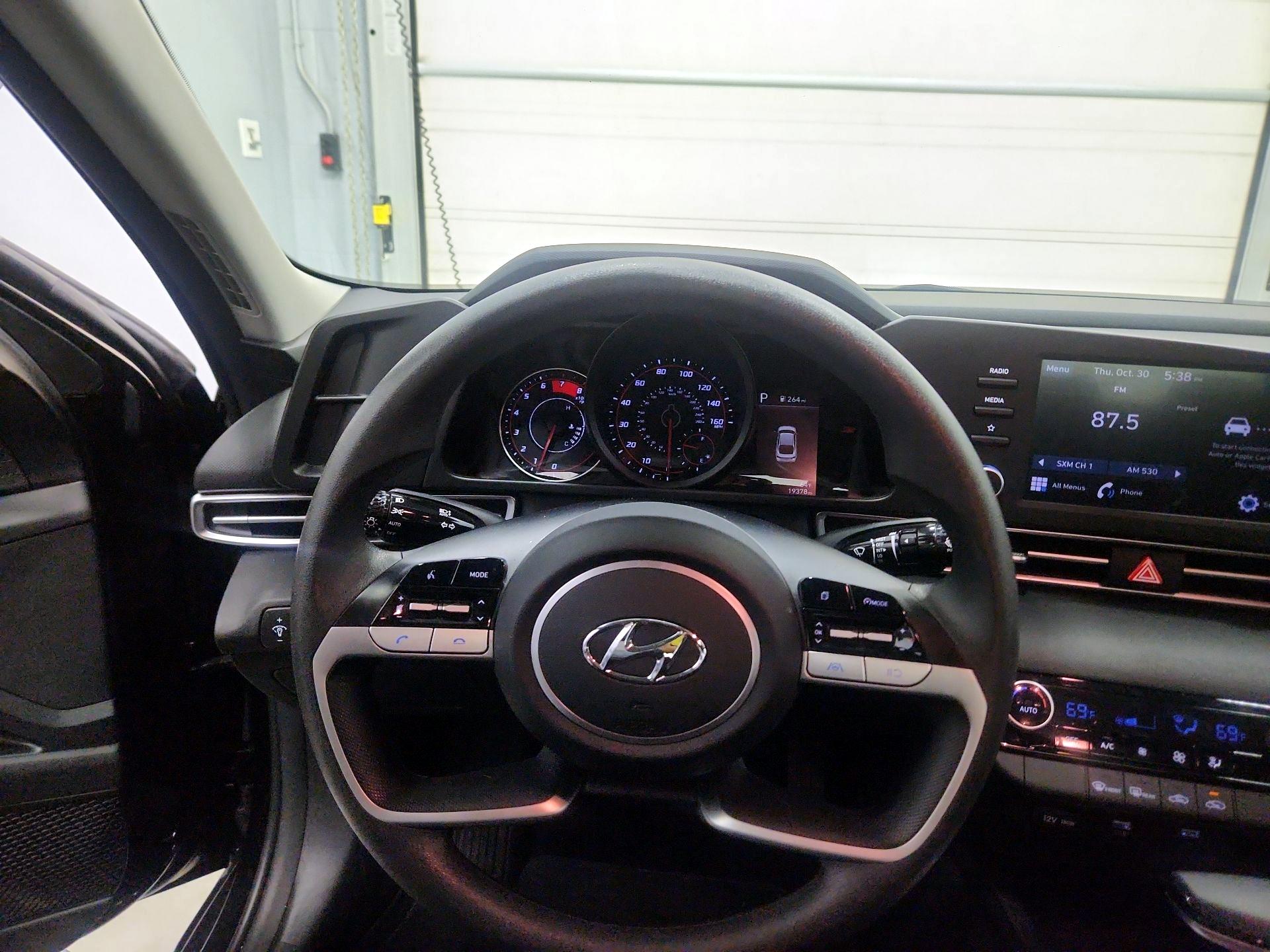 Thumbnail: 2023 Hyundai Elantra - 10