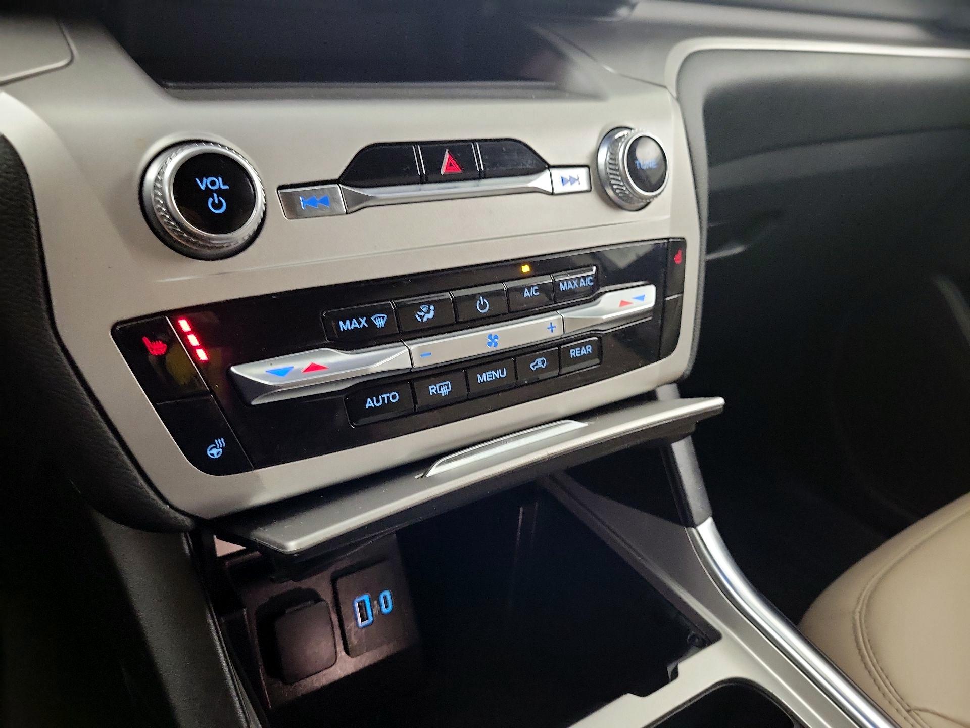 Thumbnail: 2022 Ford Explorer - 15