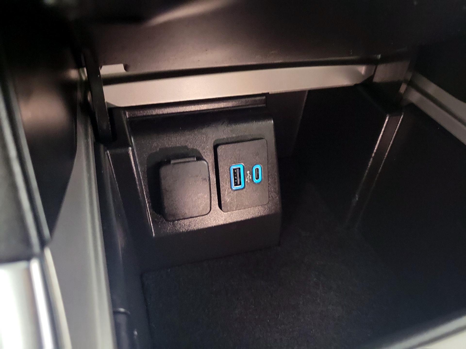 Thumbnail: 2022 Ford Explorer - 17