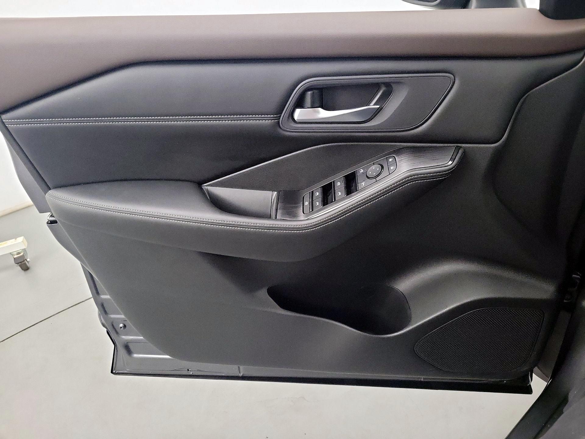 Thumbnail: 2022 Nissan Rogue - 12