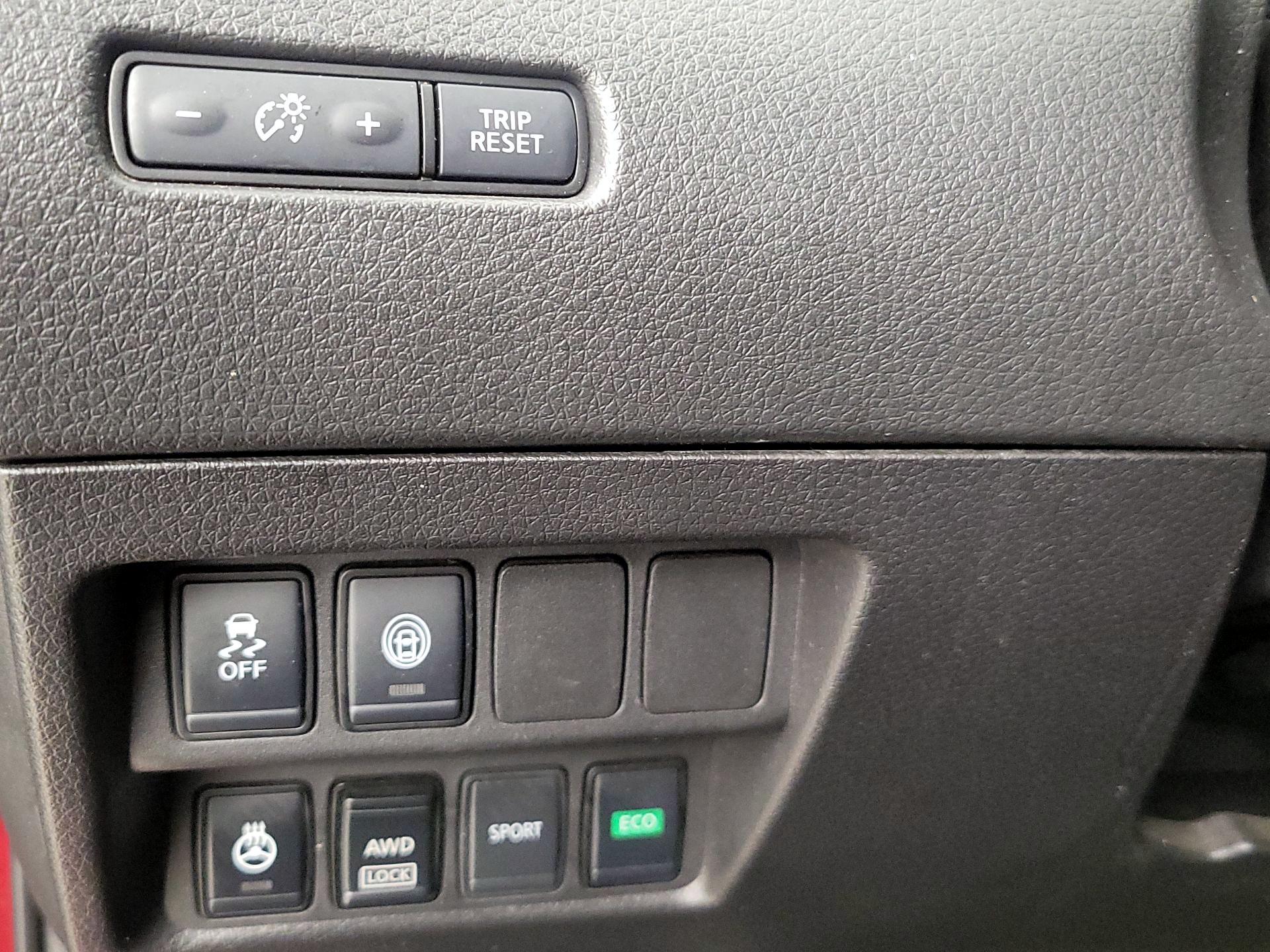 Thumbnail: 2021 Nissan Rogue Sport - 13