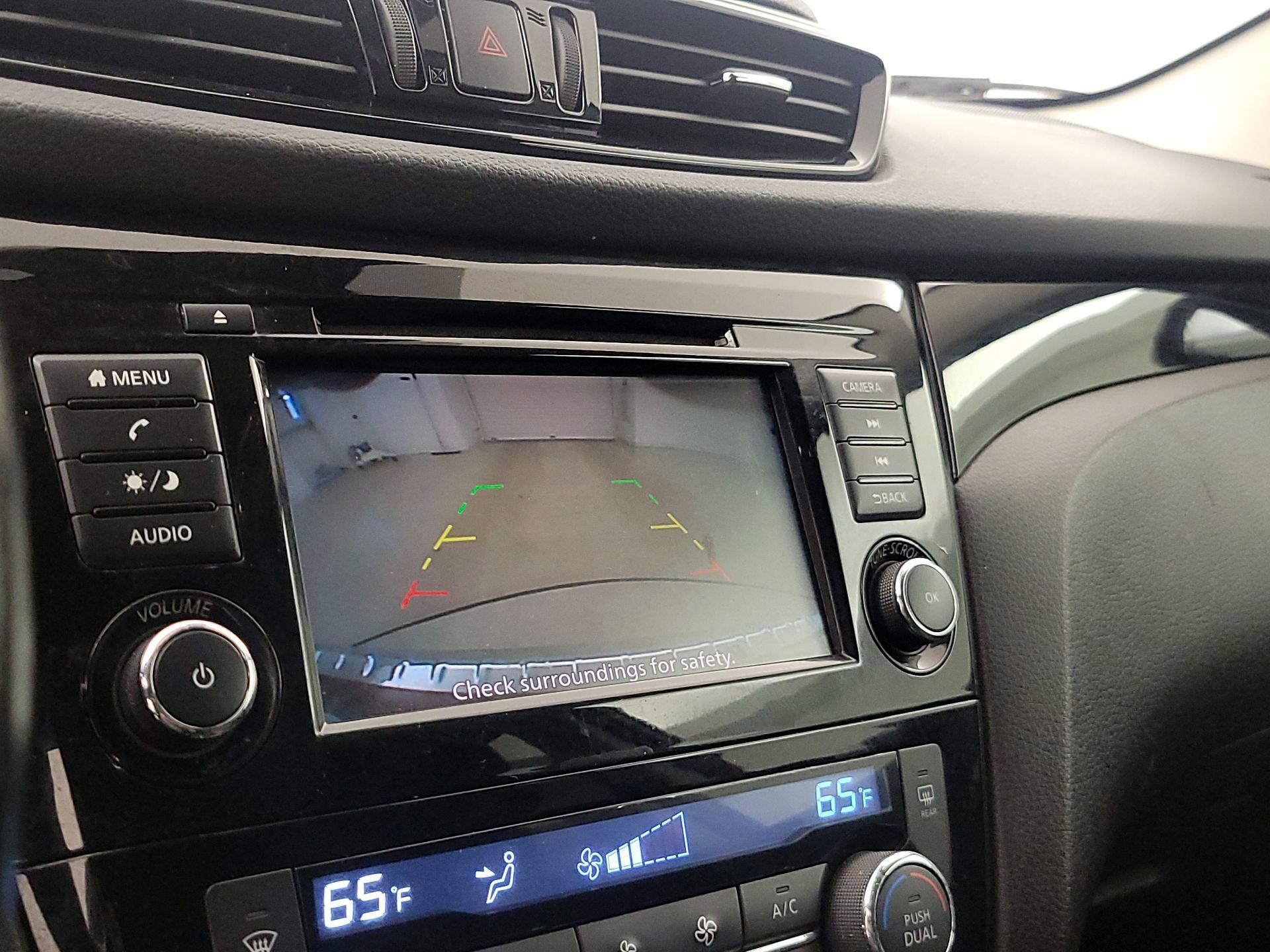 Thumbnail: 2021 Nissan Rogue Sport - 14