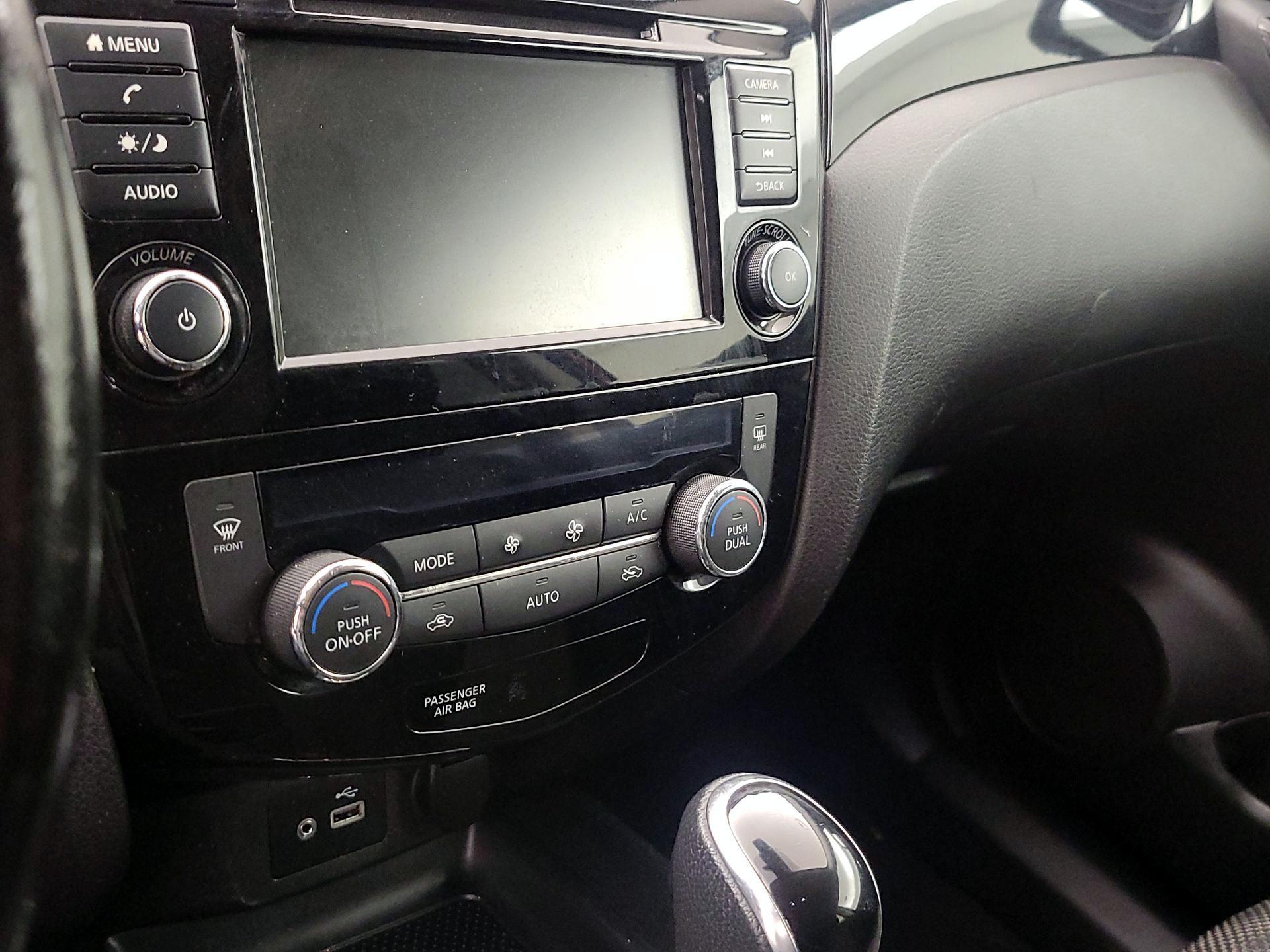 Thumbnail: 2021 Nissan Rogue Sport - 16