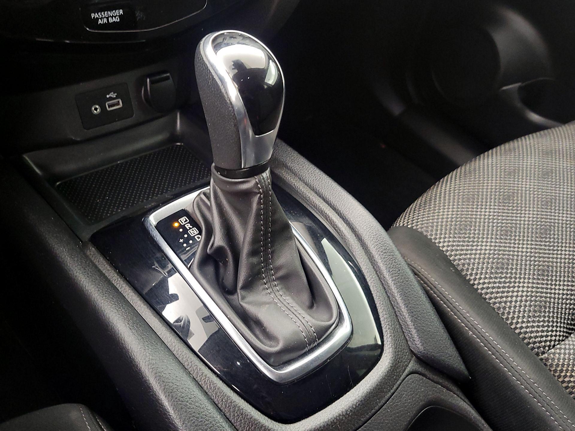 Thumbnail: 2021 Nissan Rogue Sport - 17