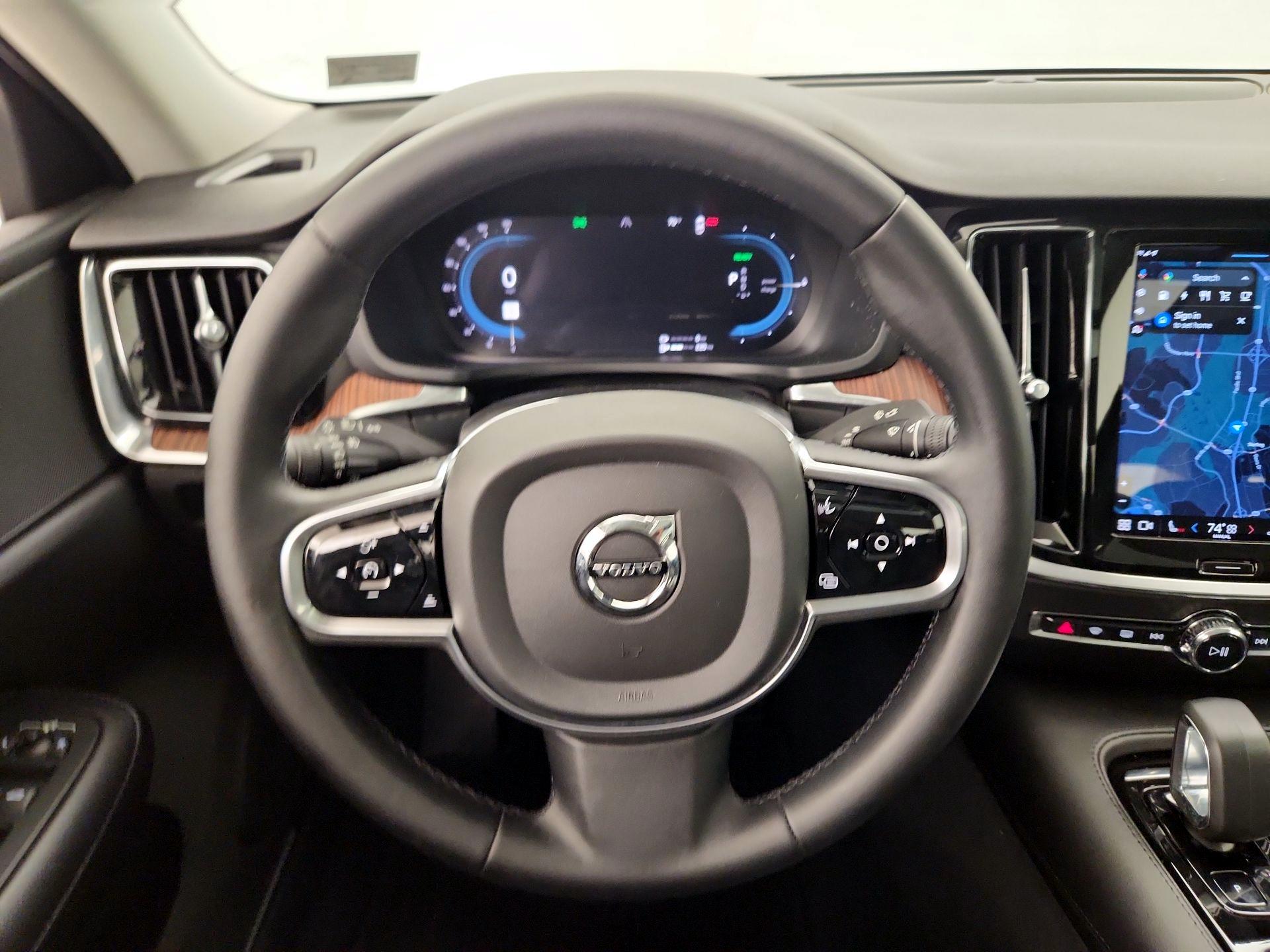 Thumbnail: 2023 Volvo S60 - 10