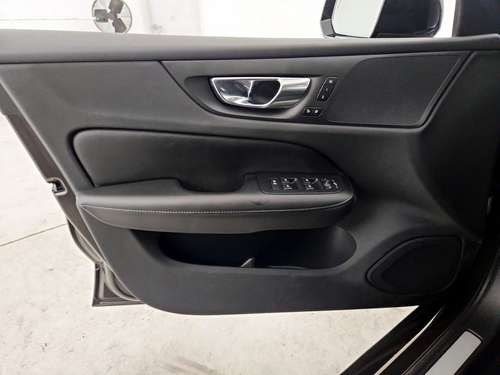 Thumbnail: 2023 Volvo S60 - 12