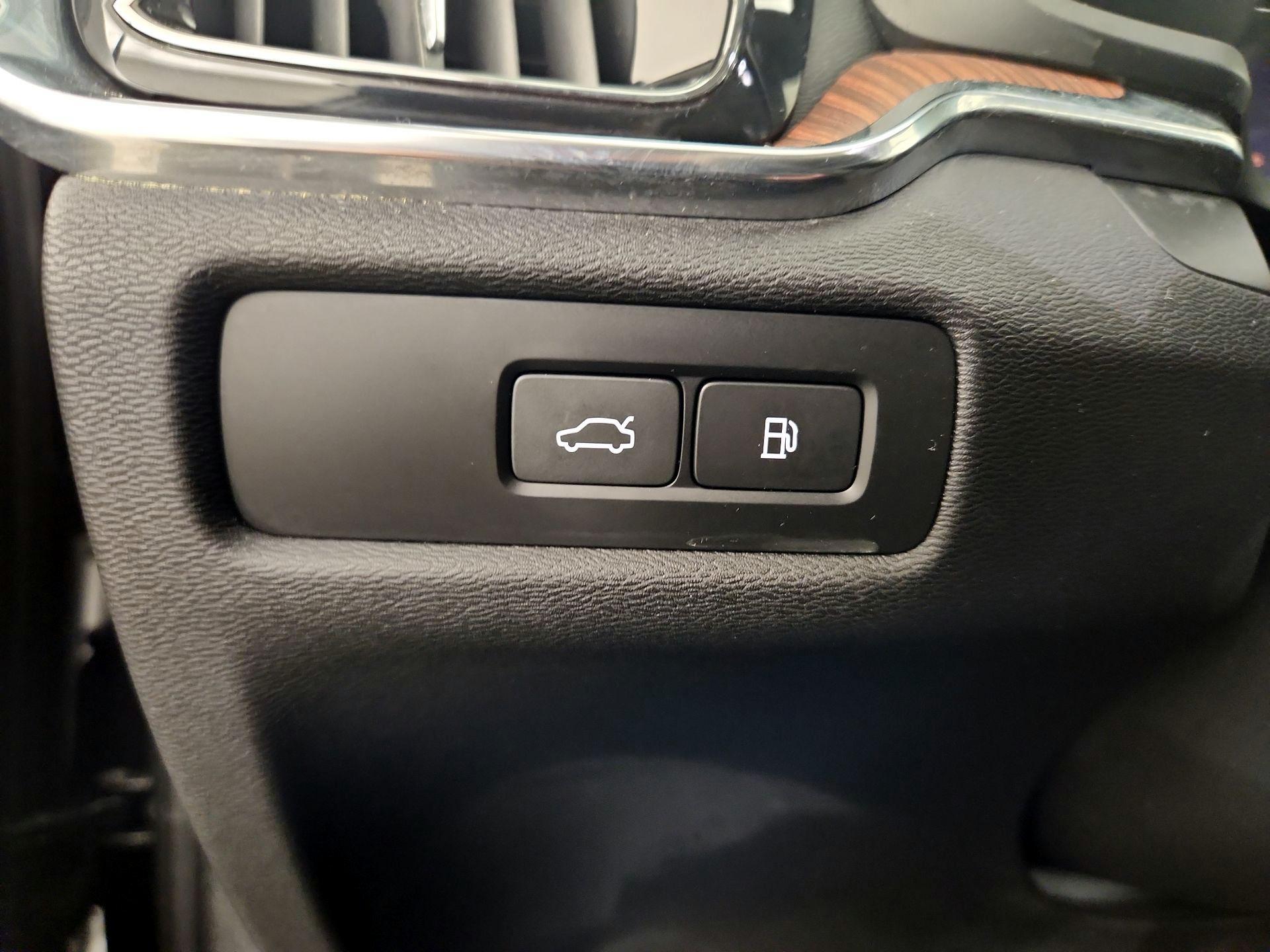 Thumbnail: 2023 Volvo S60 - 13