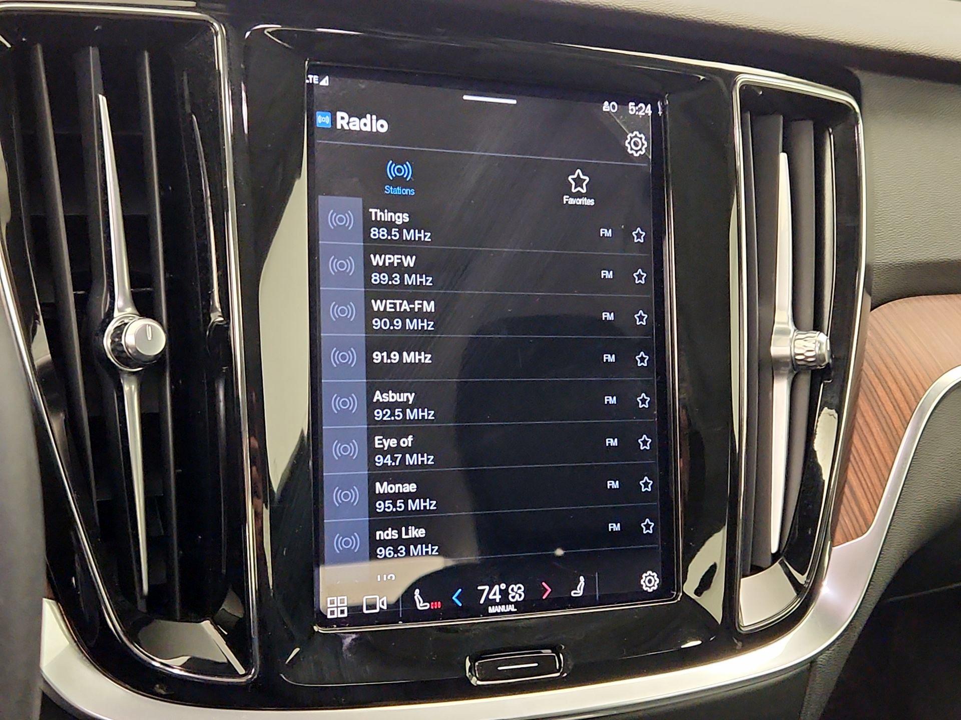 Thumbnail: 2023 Volvo S60 - 16