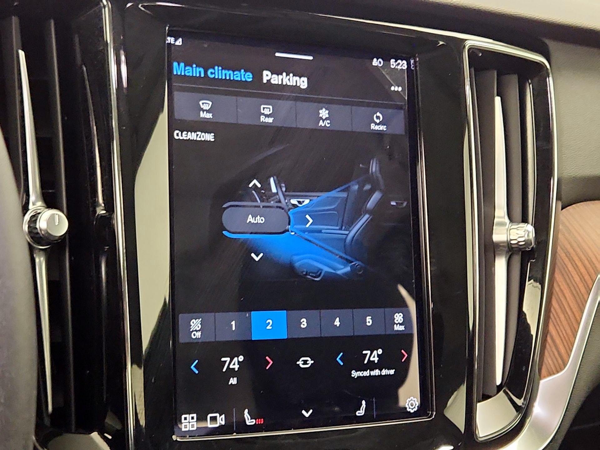 Thumbnail: 2023 Volvo S60 - 17