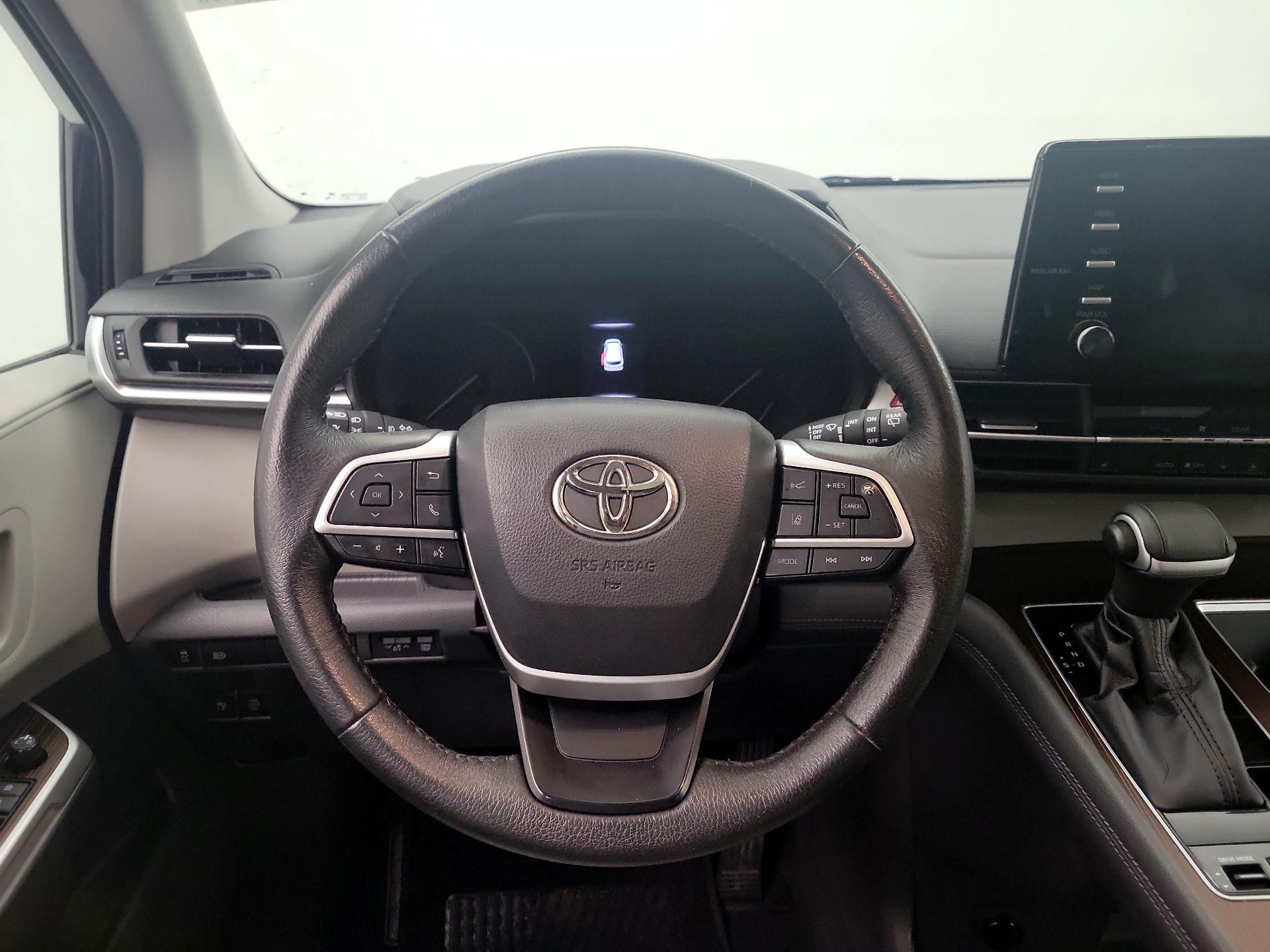 Thumbnail: 2022 Toyota Sienna - 10