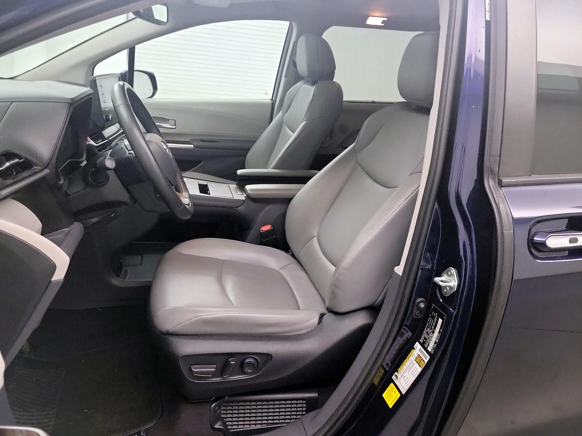 Thumbnail: 2022 Toyota Sienna - 11