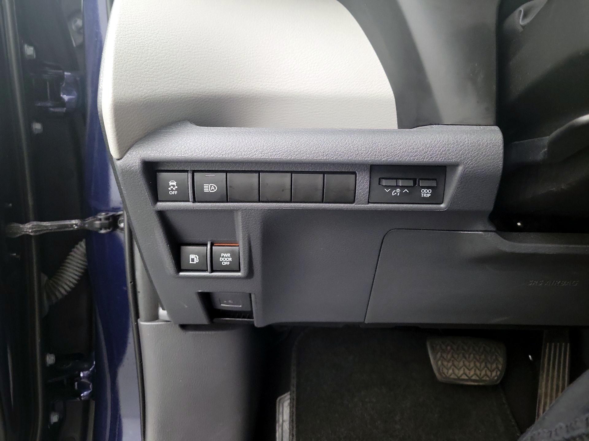 Thumbnail: 2022 Toyota Sienna - 13