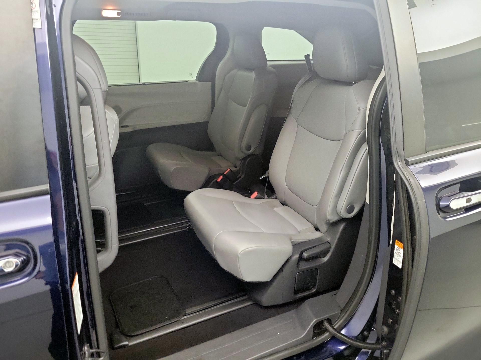 Thumbnail: 2022 Toyota Sienna - 19