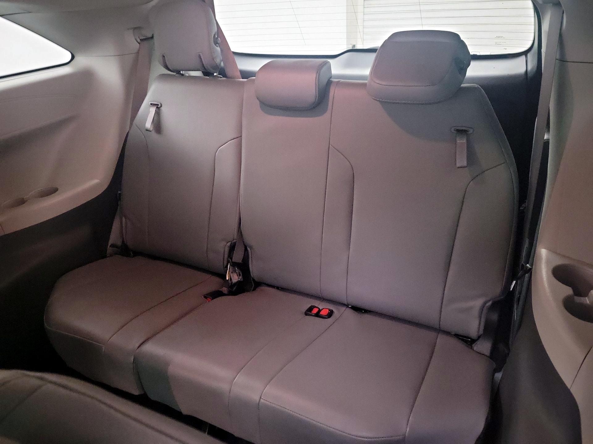 Thumbnail: 2022 Toyota Sienna - 20