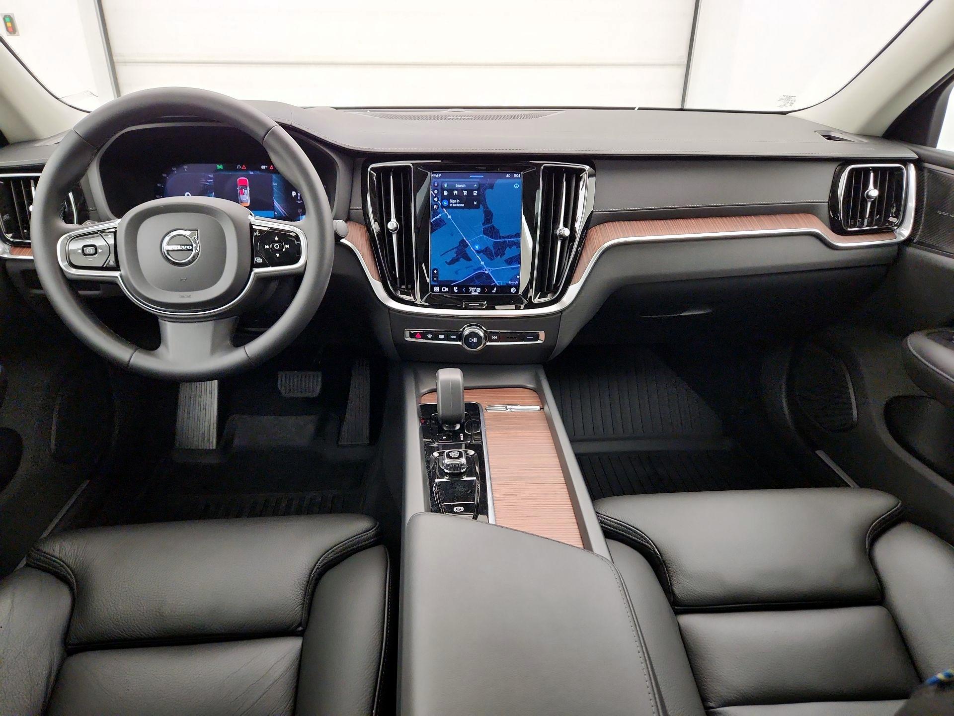 Thumbnail: 2023 Volvo S60 - 9