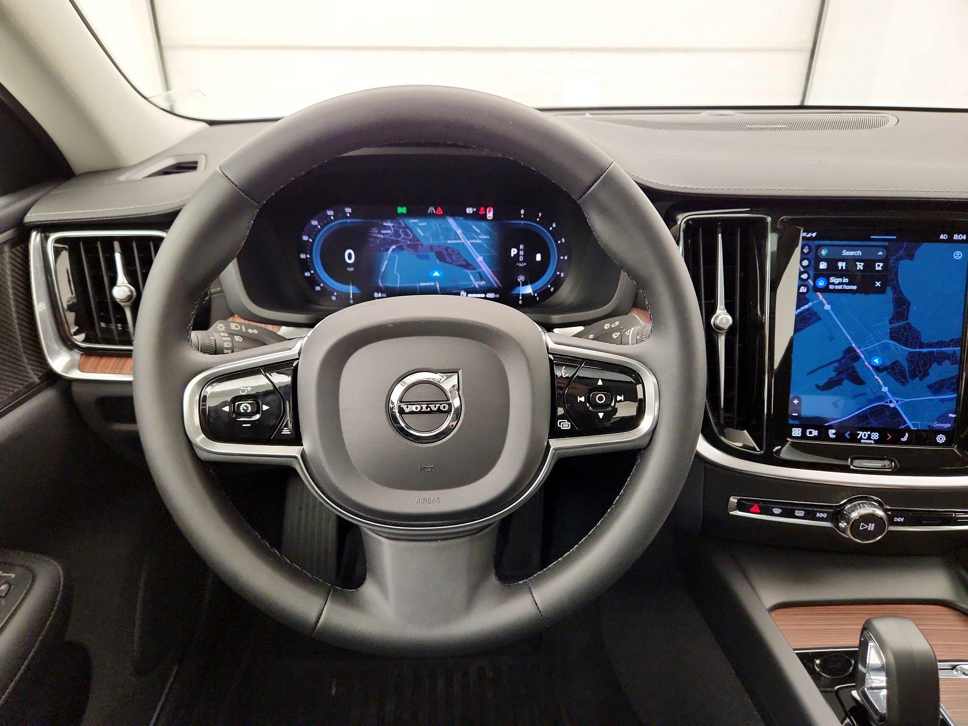 Thumbnail: 2023 Volvo S60 - 10