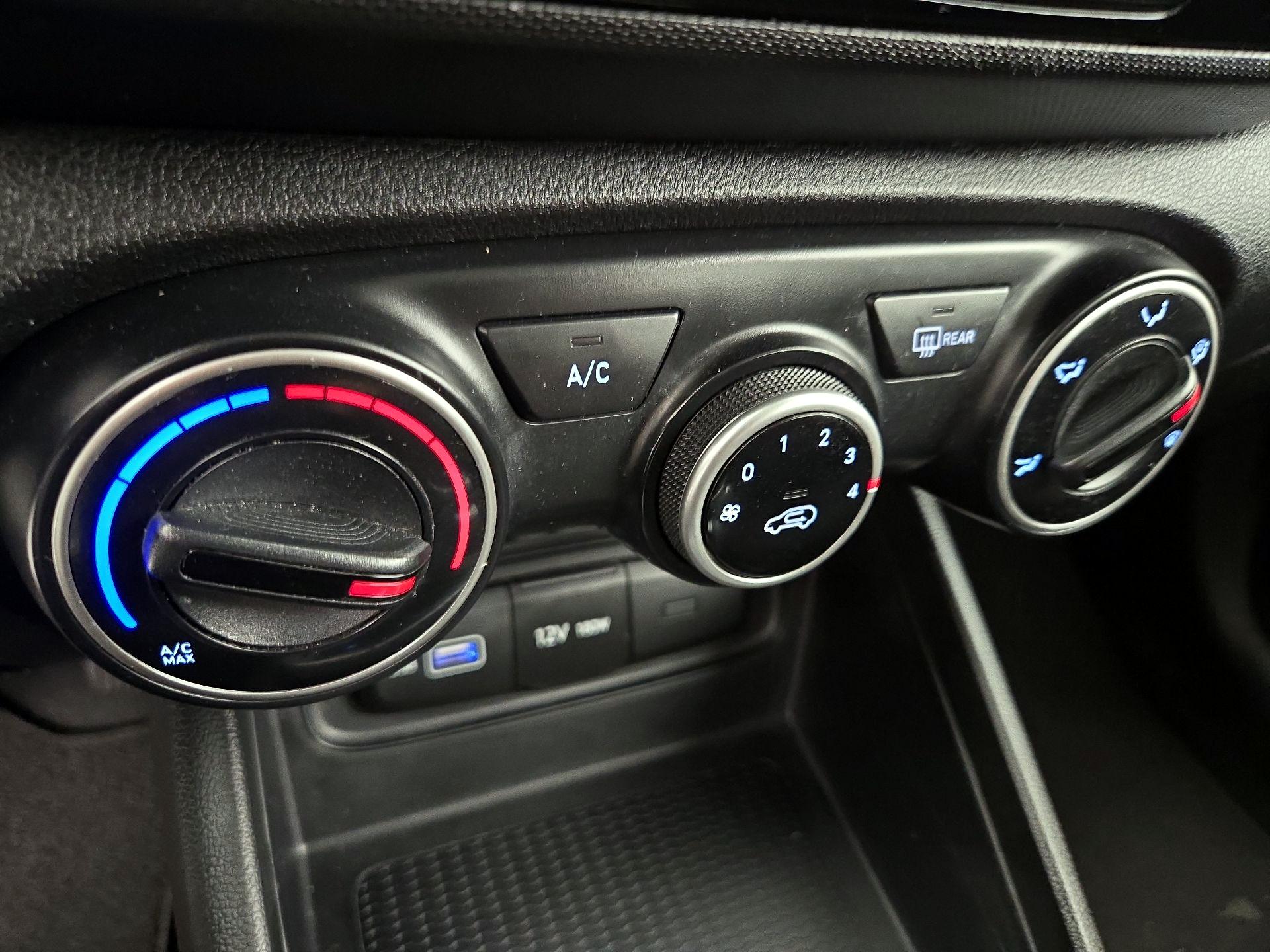 Thumbnail: 2022 Hyundai Venue - 16