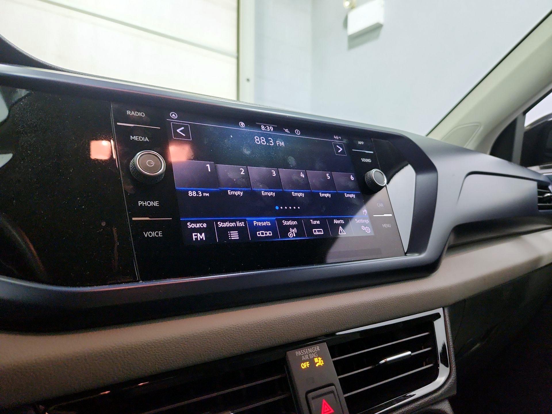 Thumbnail: 2022 Volkswagen Taos - 15