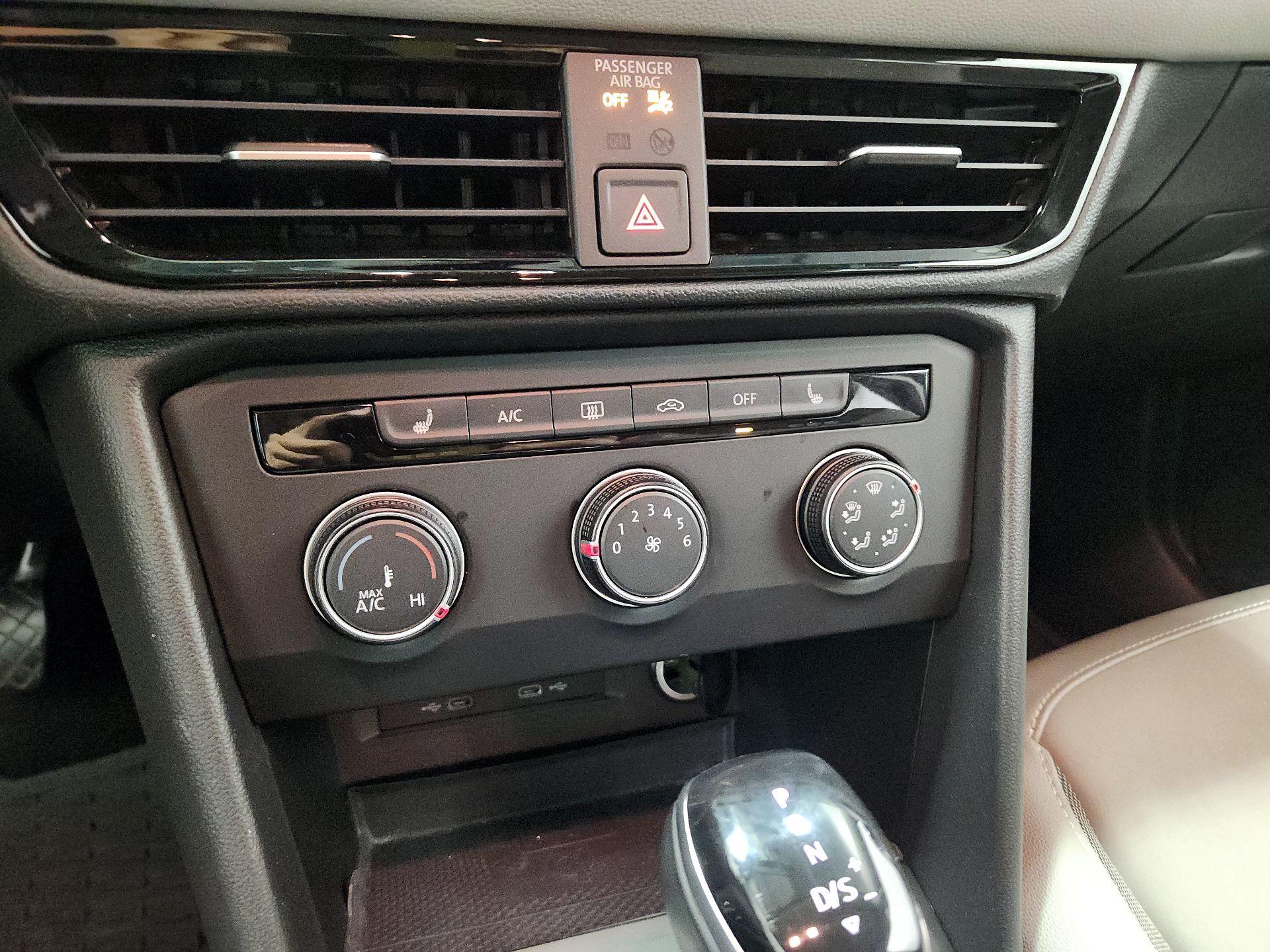 Thumbnail: 2022 Volkswagen Taos - 16