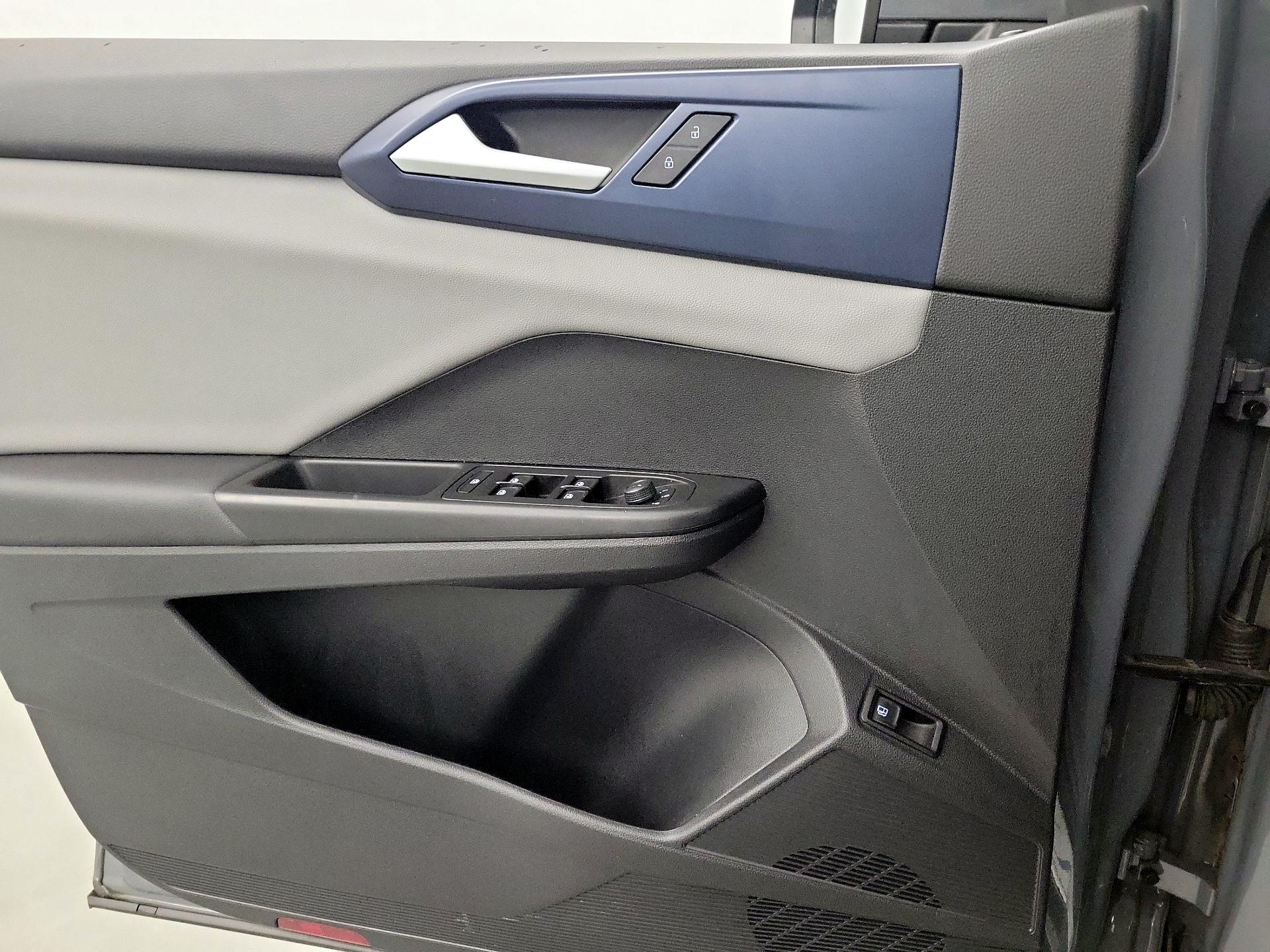 Thumbnail: 2022 Volkswagen Taos - 12