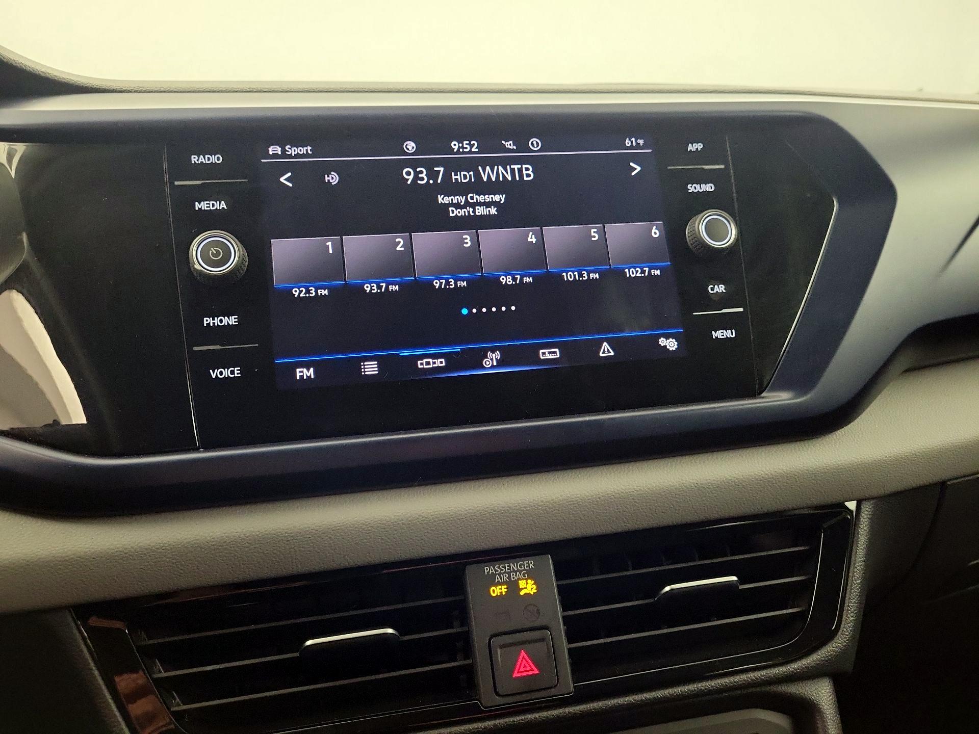 Thumbnail: 2022 Volkswagen Taos - 14