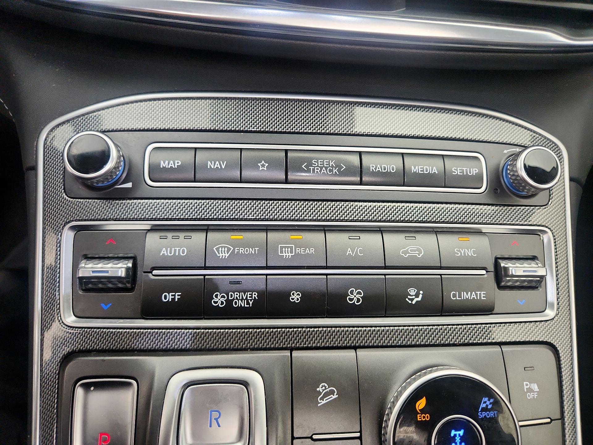 Thumbnail: 2022 Hyundai Santa Fe - 17