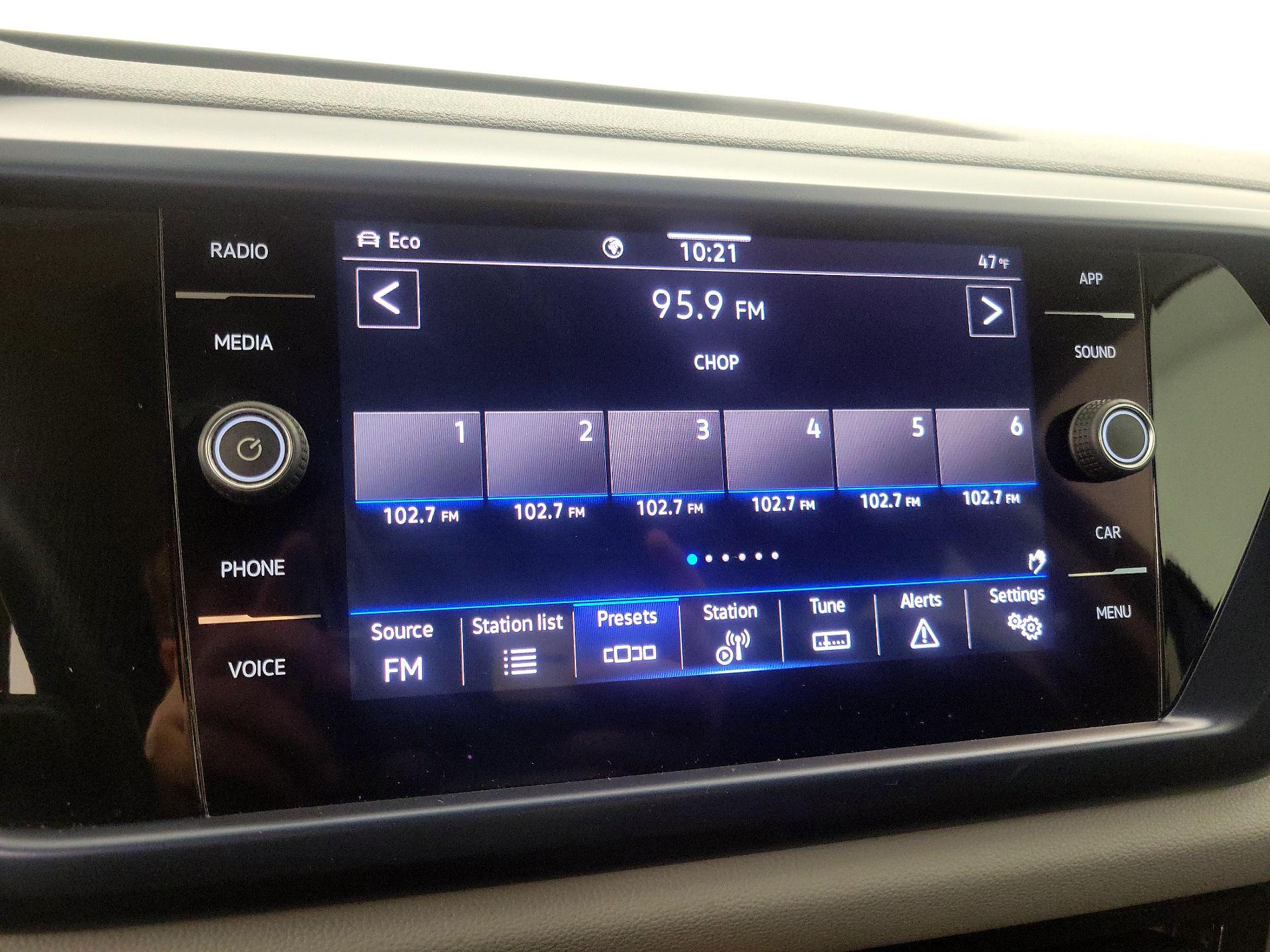 Thumbnail: 2022 Volkswagen Taos - 15