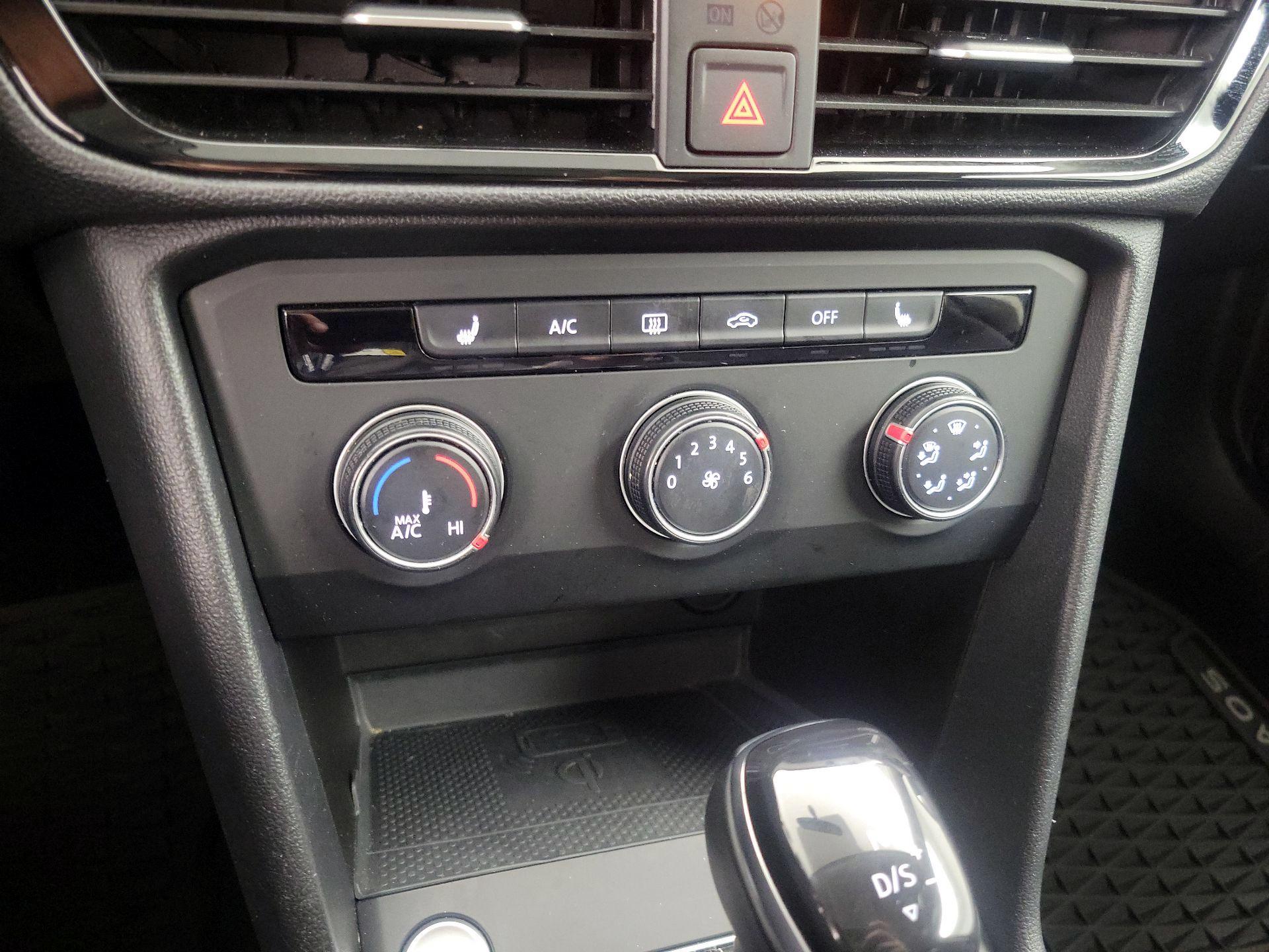 Thumbnail: 2022 Volkswagen Taos - 16