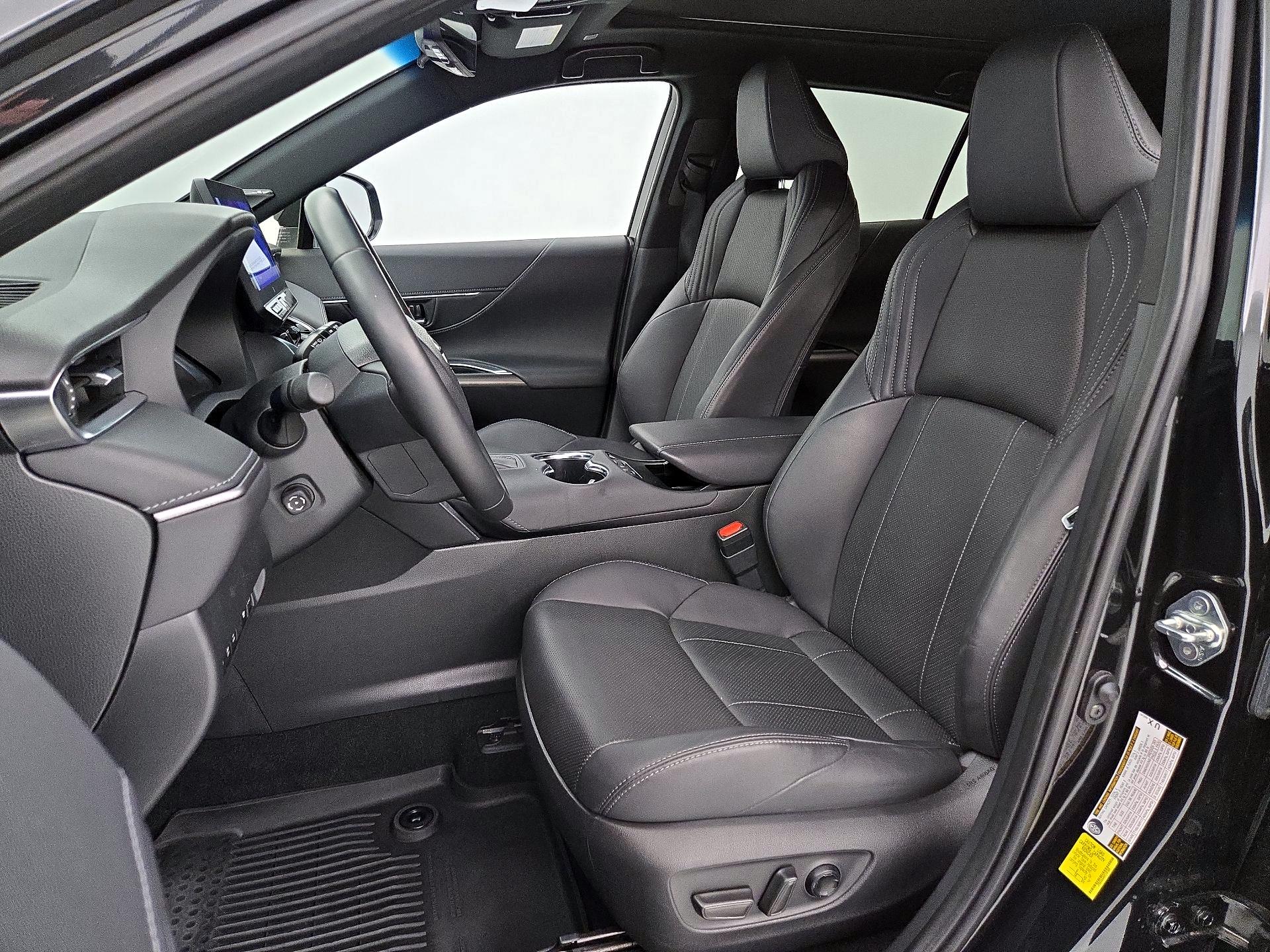 Thumbnail: 2023 Toyota Venza - 11