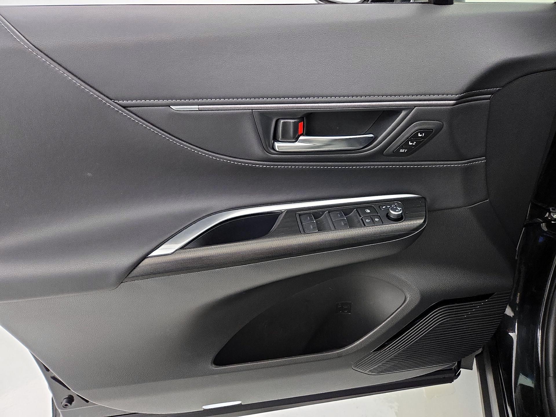 Thumbnail: 2023 Toyota Venza - 12