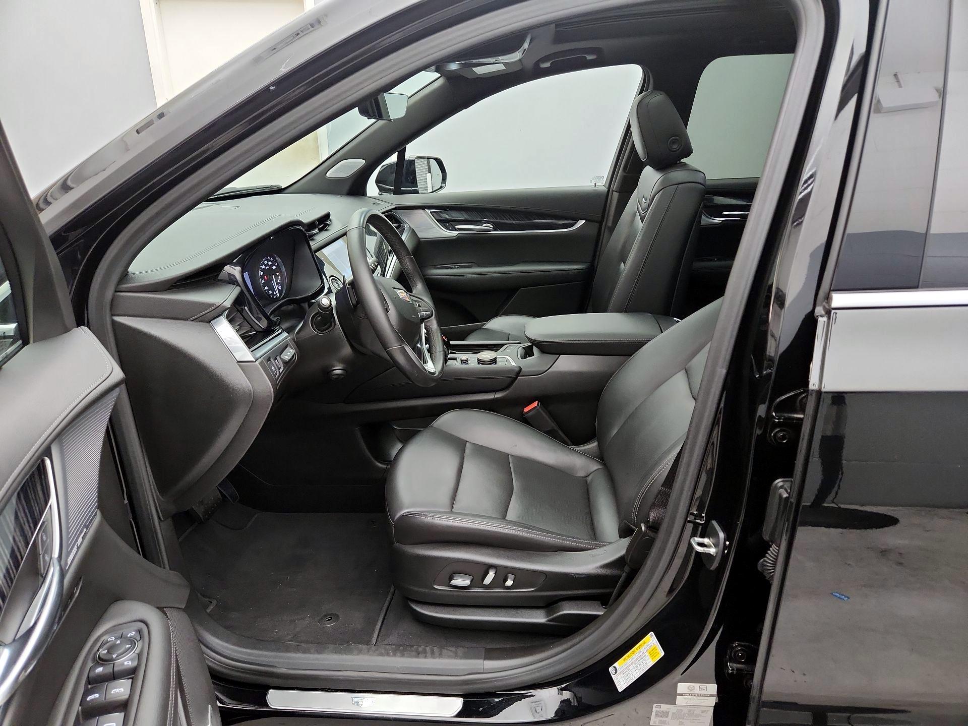 Thumbnail: 2023 Cadillac XT6 - 11