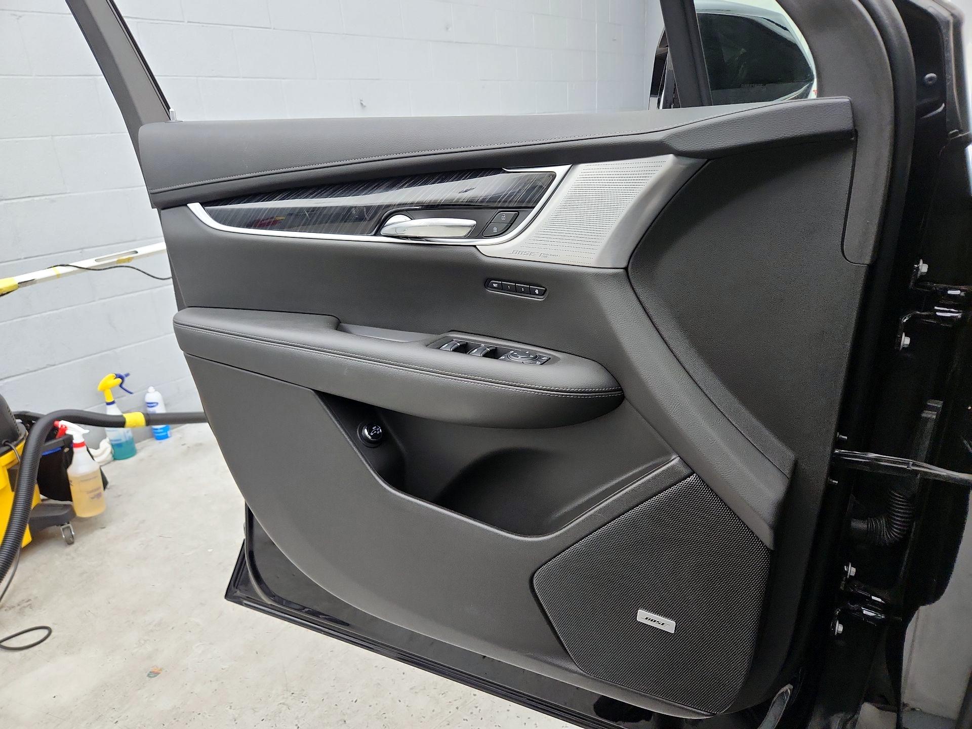 Thumbnail: 2023 Cadillac XT6 - 12