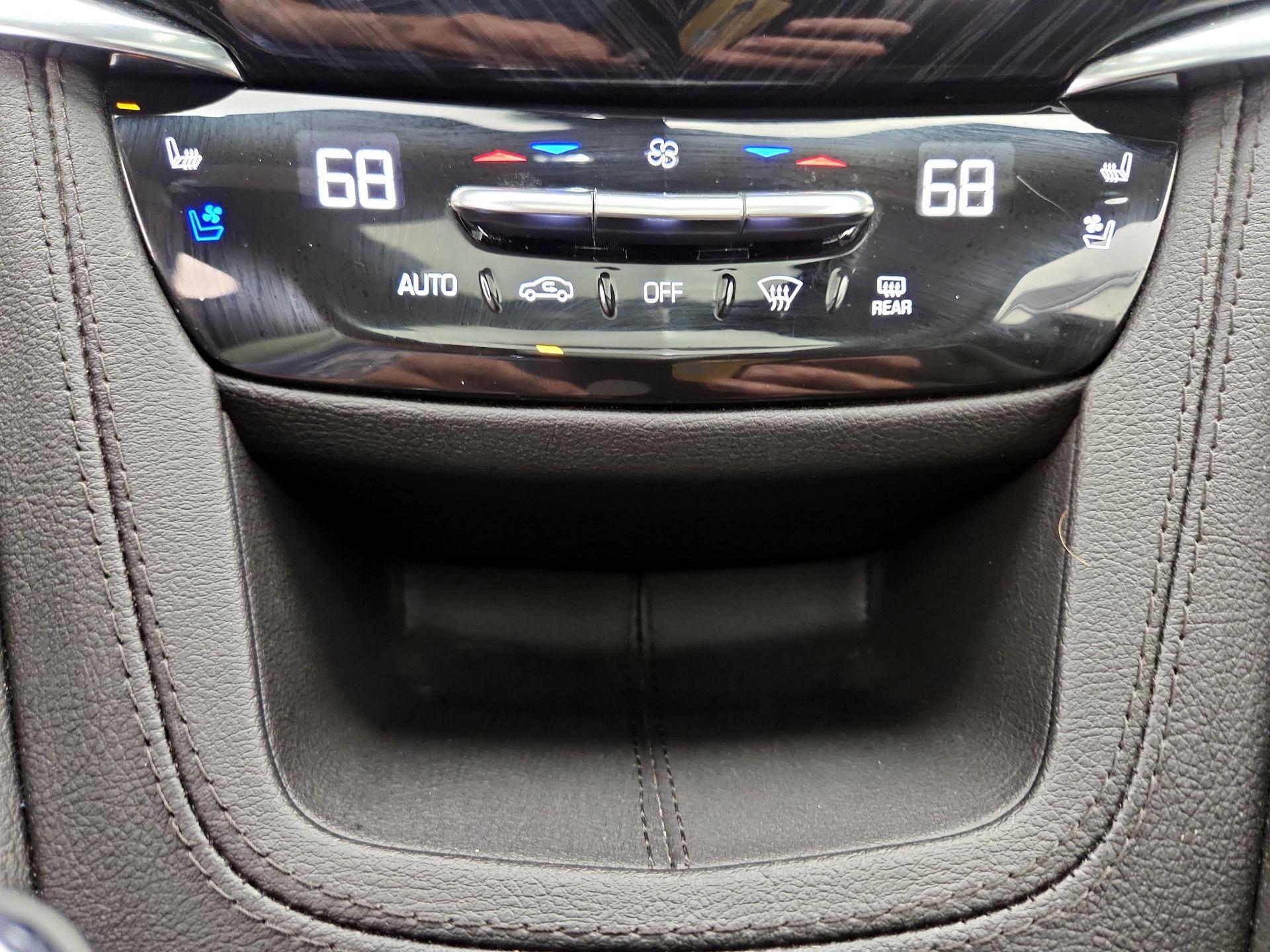 Thumbnail: 2023 Cadillac XT6 - 17