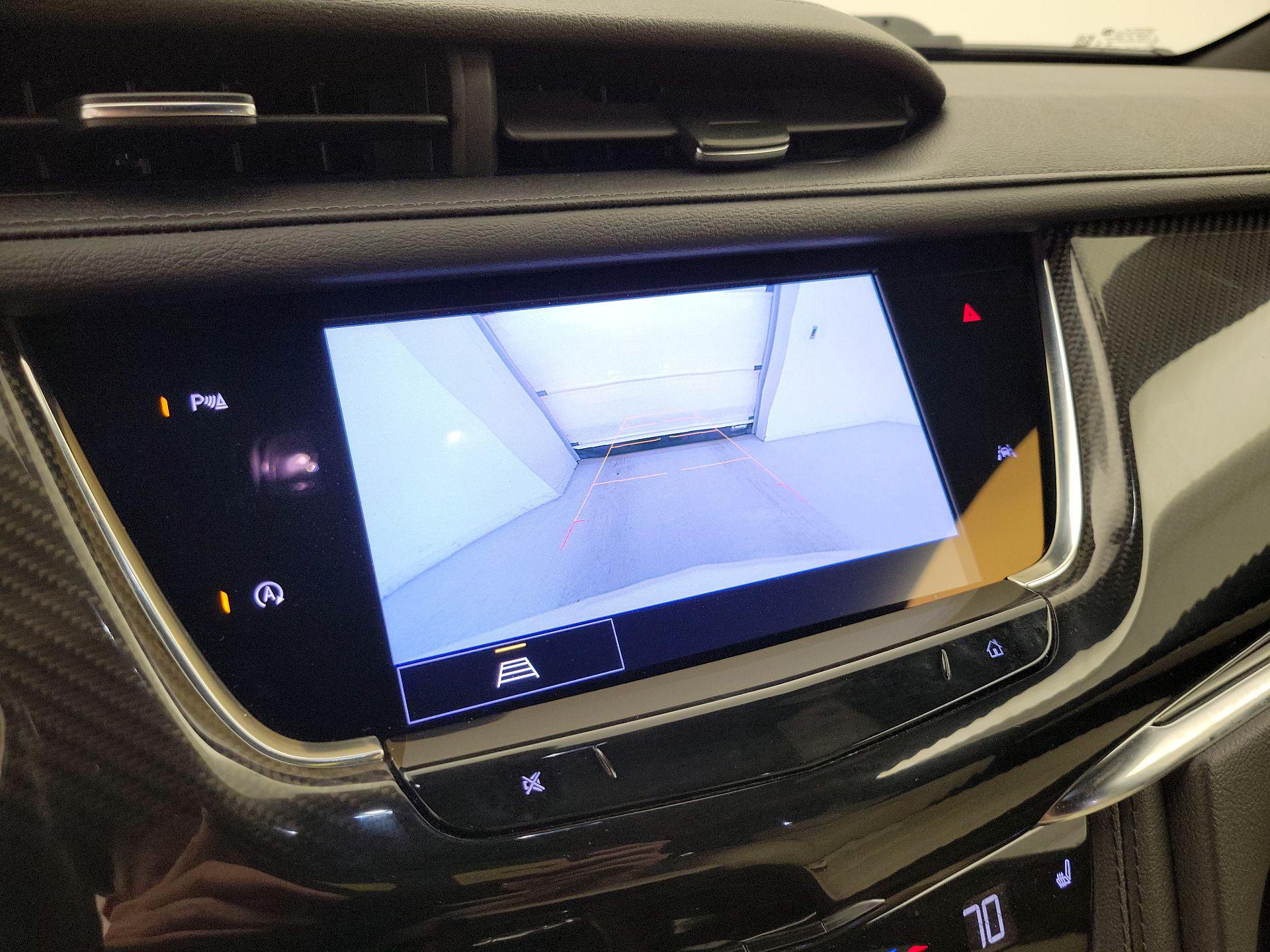 Thumbnail: 2022 Cadillac XT6 - 14