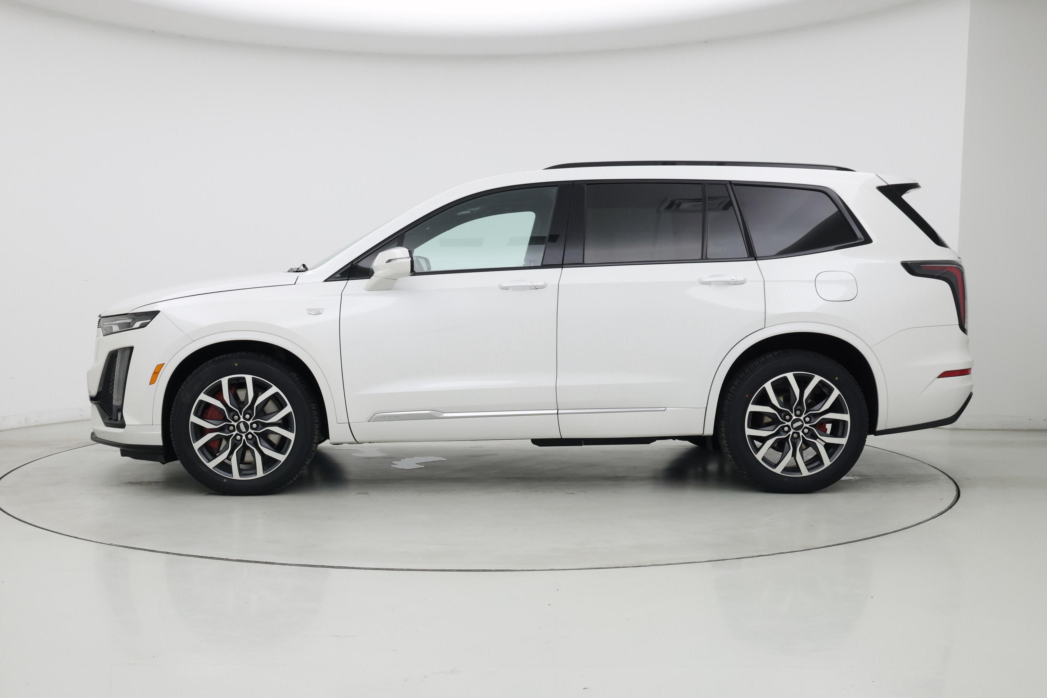 Thumbnail: 2022 Cadillac XT6 - 3