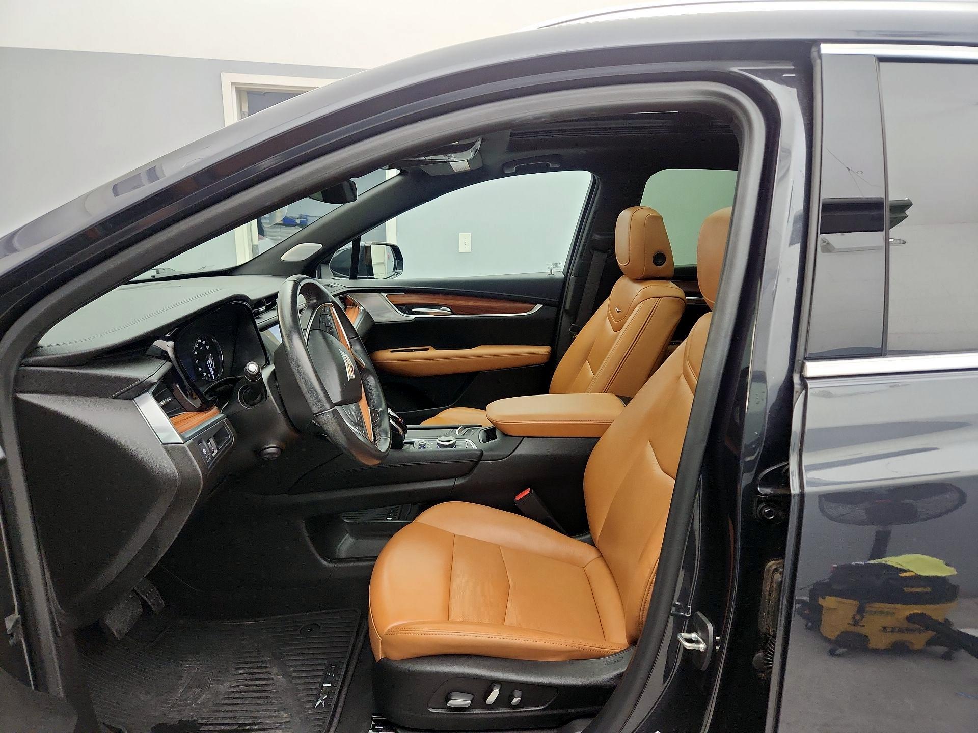Thumbnail: 2023 Cadillac XT5 - 11