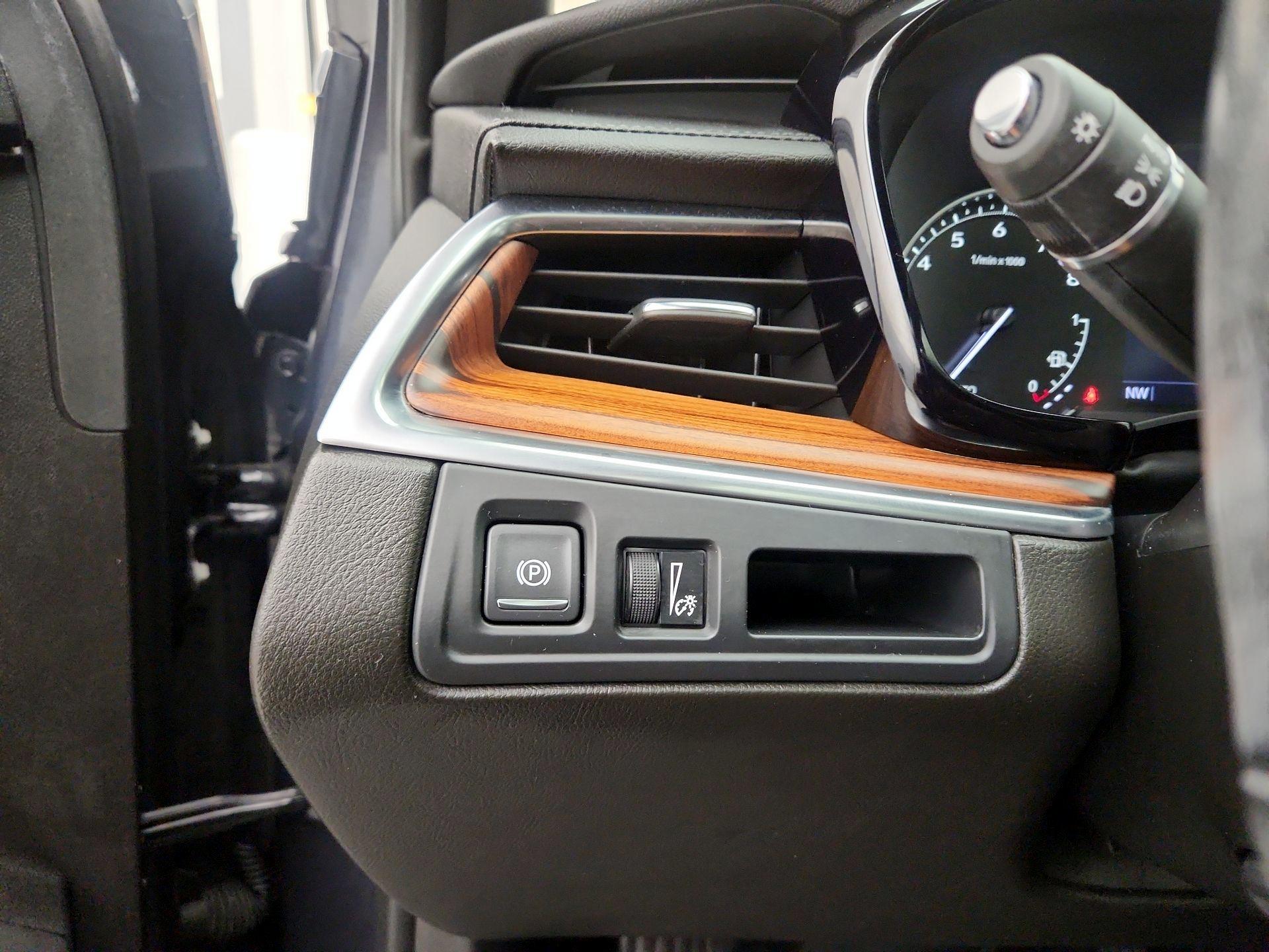 Thumbnail: 2023 Cadillac XT5 - 13