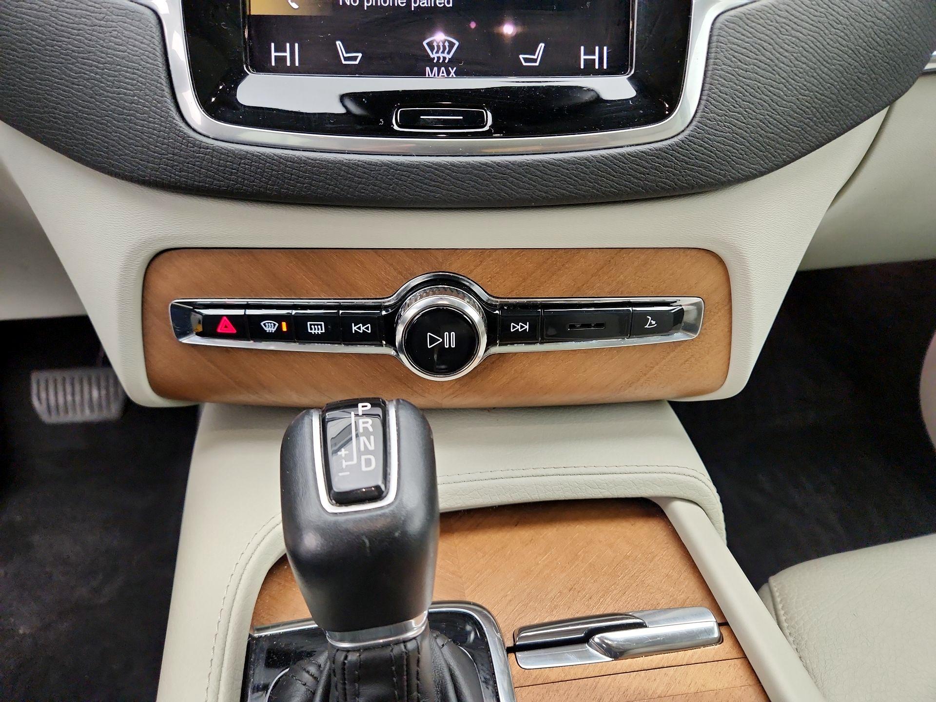 Thumbnail: 2022 Volvo XC90 - 16