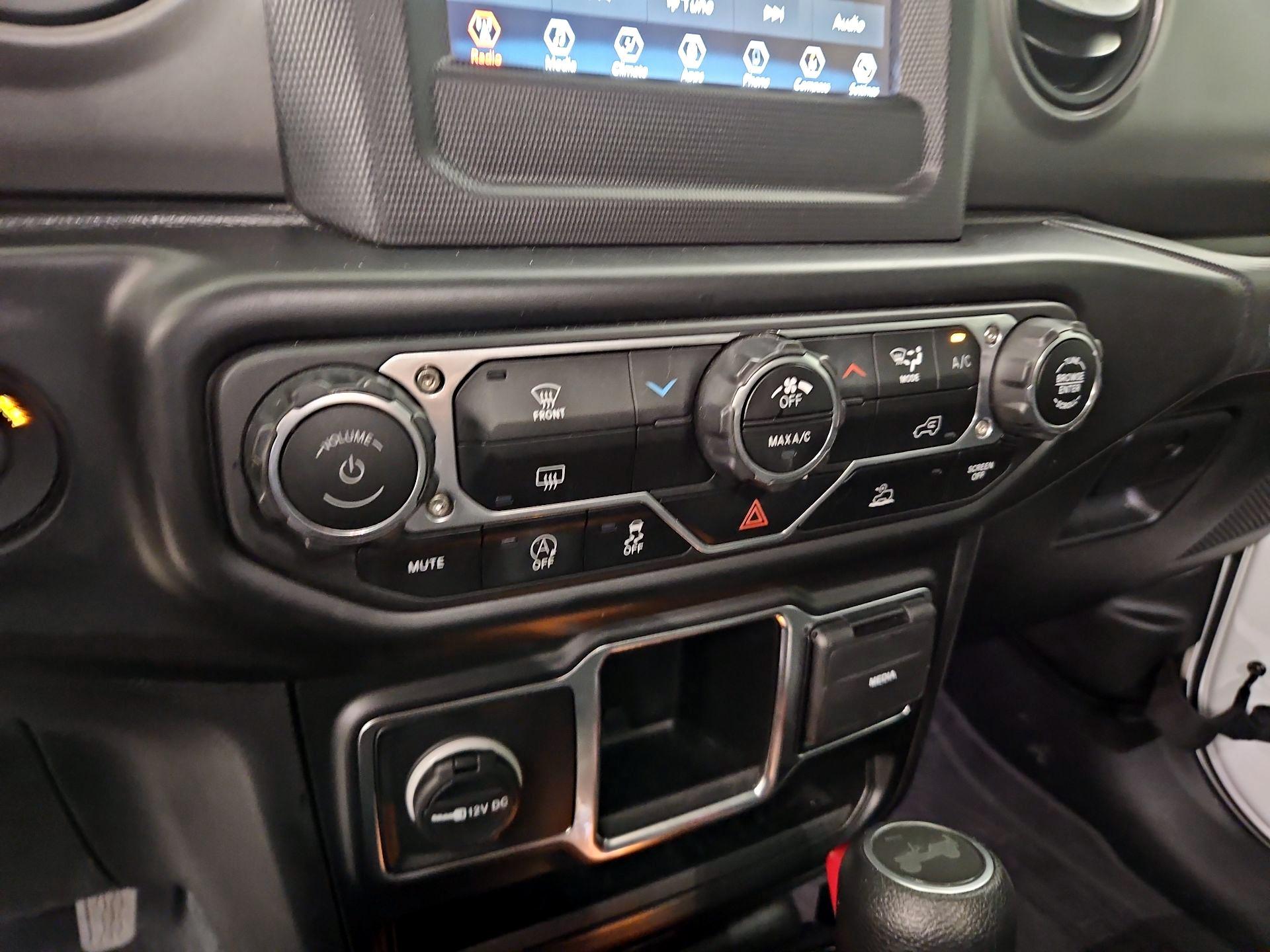 Thumbnail: 2022 Jeep Wrangler - 16