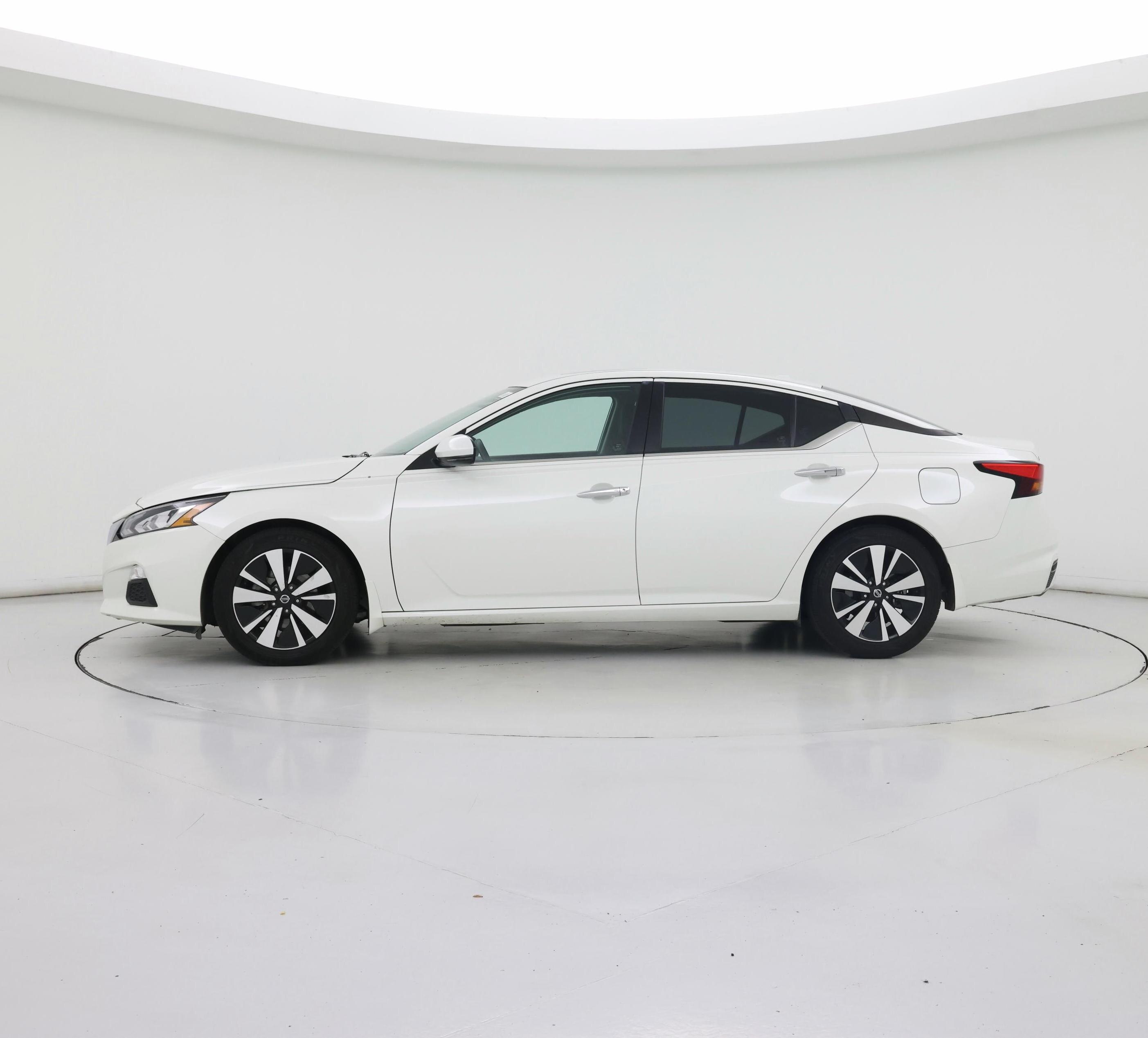 Thumbnail: 2021 Nissan Altima - 3