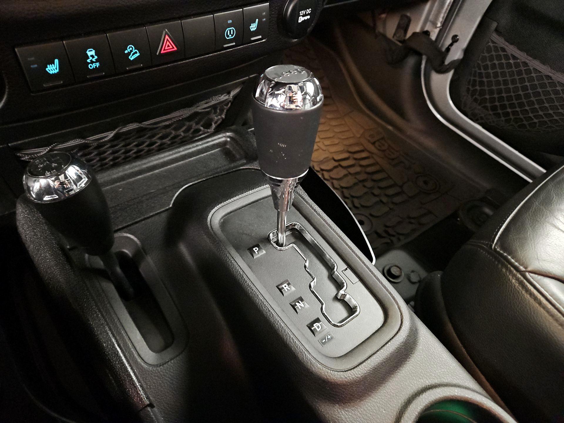 Thumbnail: 2015 Jeep Wrangler - 16