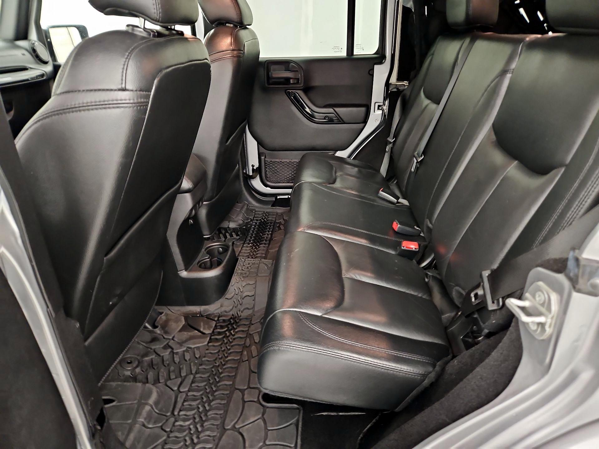 Thumbnail: 2015 Jeep Wrangler - 18