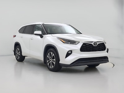 White 2022 Toyota Highlander XLE