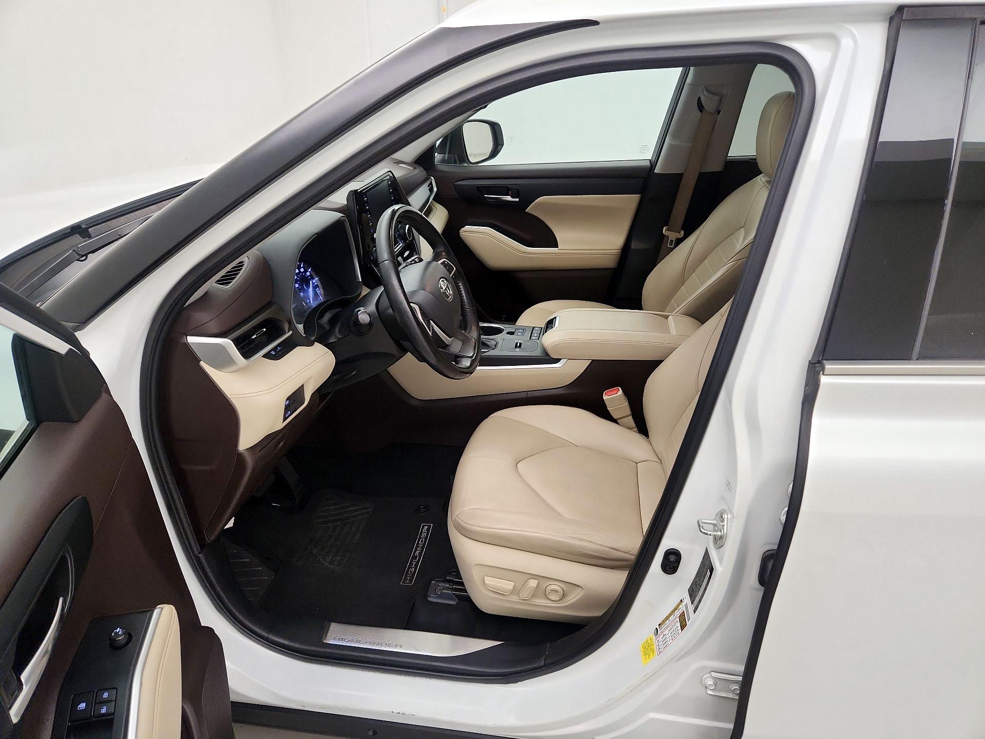 Thumbnail: 2022 Toyota Highlander - 11