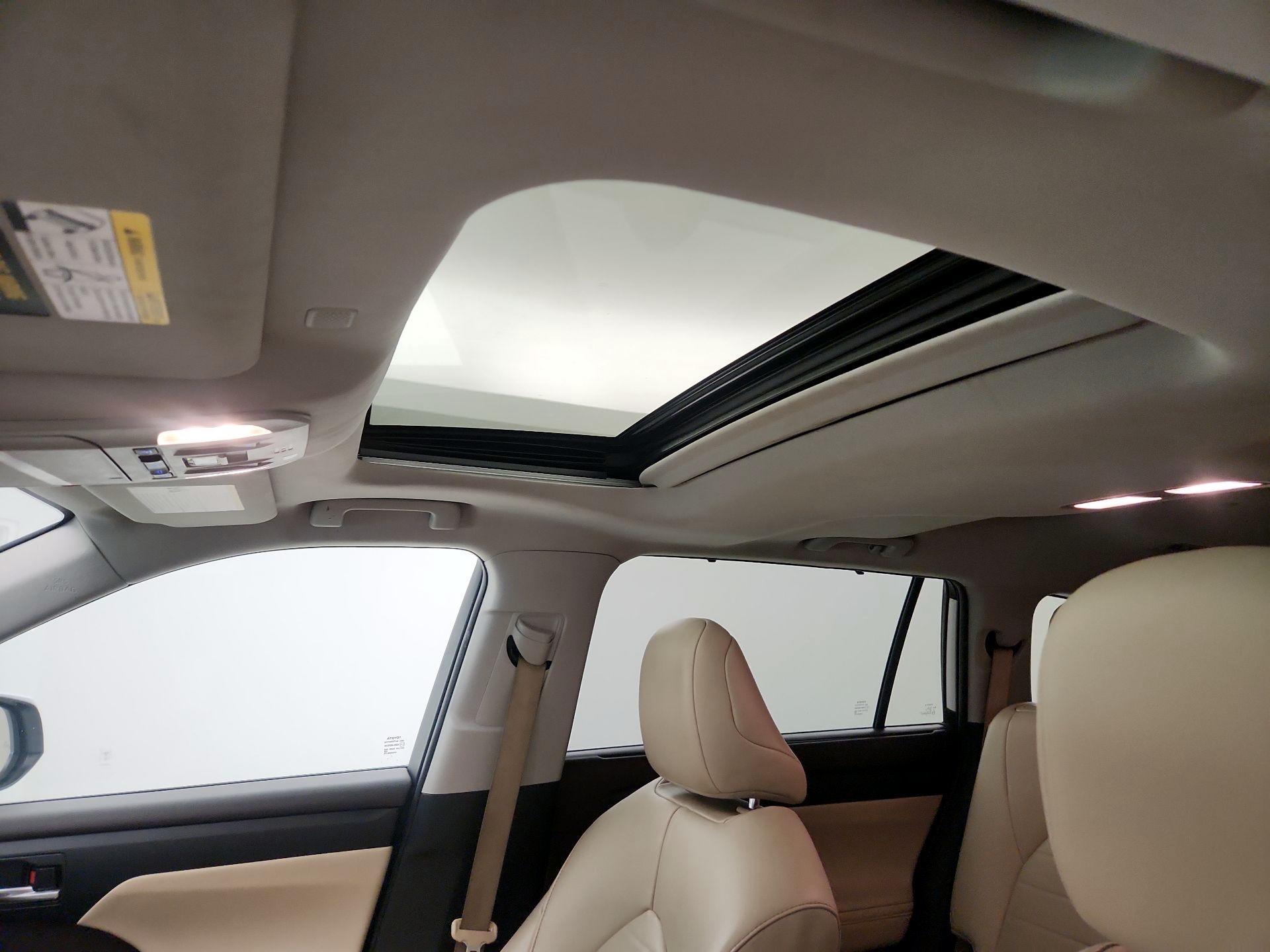 Thumbnail: 2022 Toyota Highlander - 19