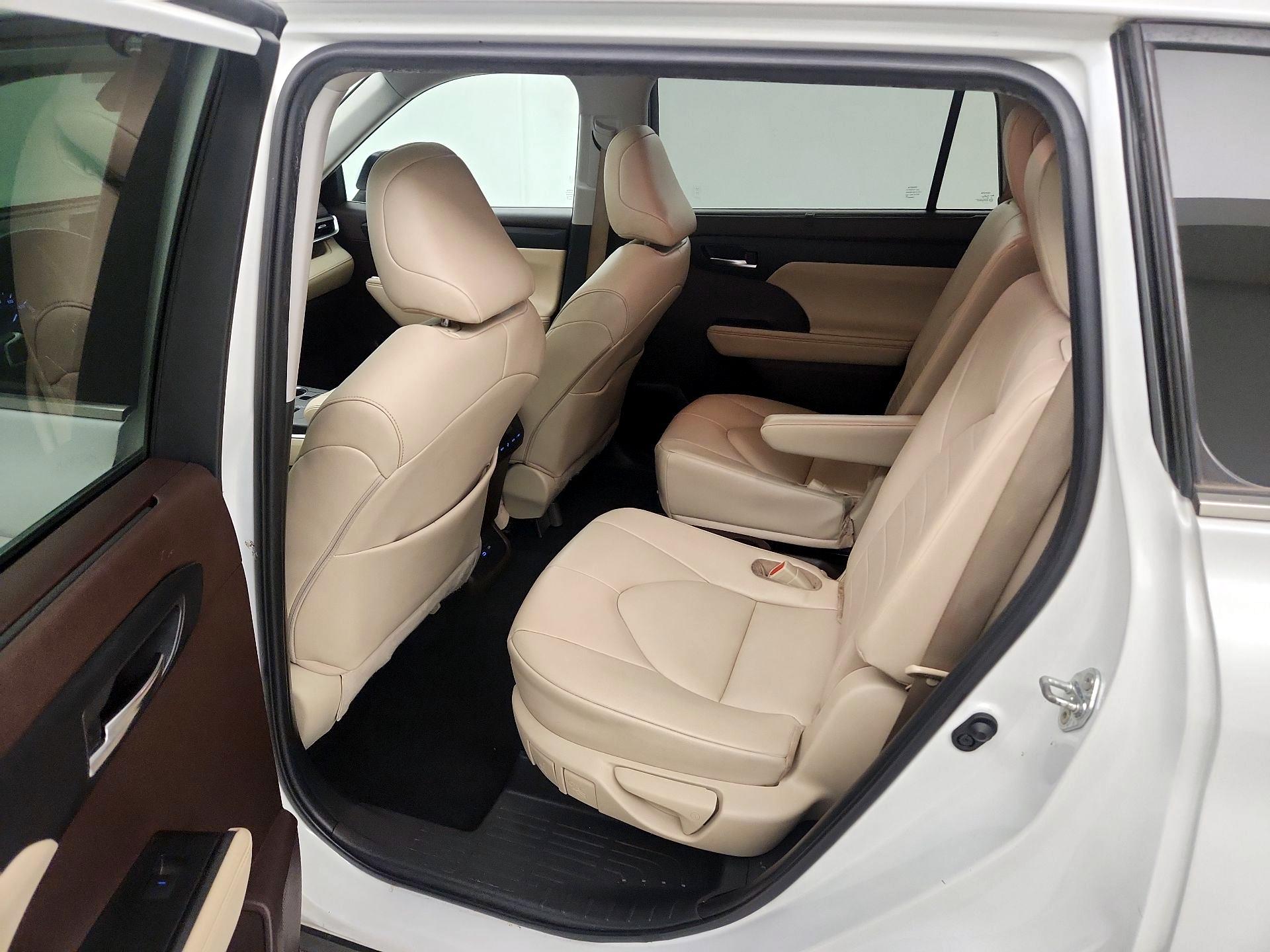 Thumbnail: 2022 Toyota Highlander - 20