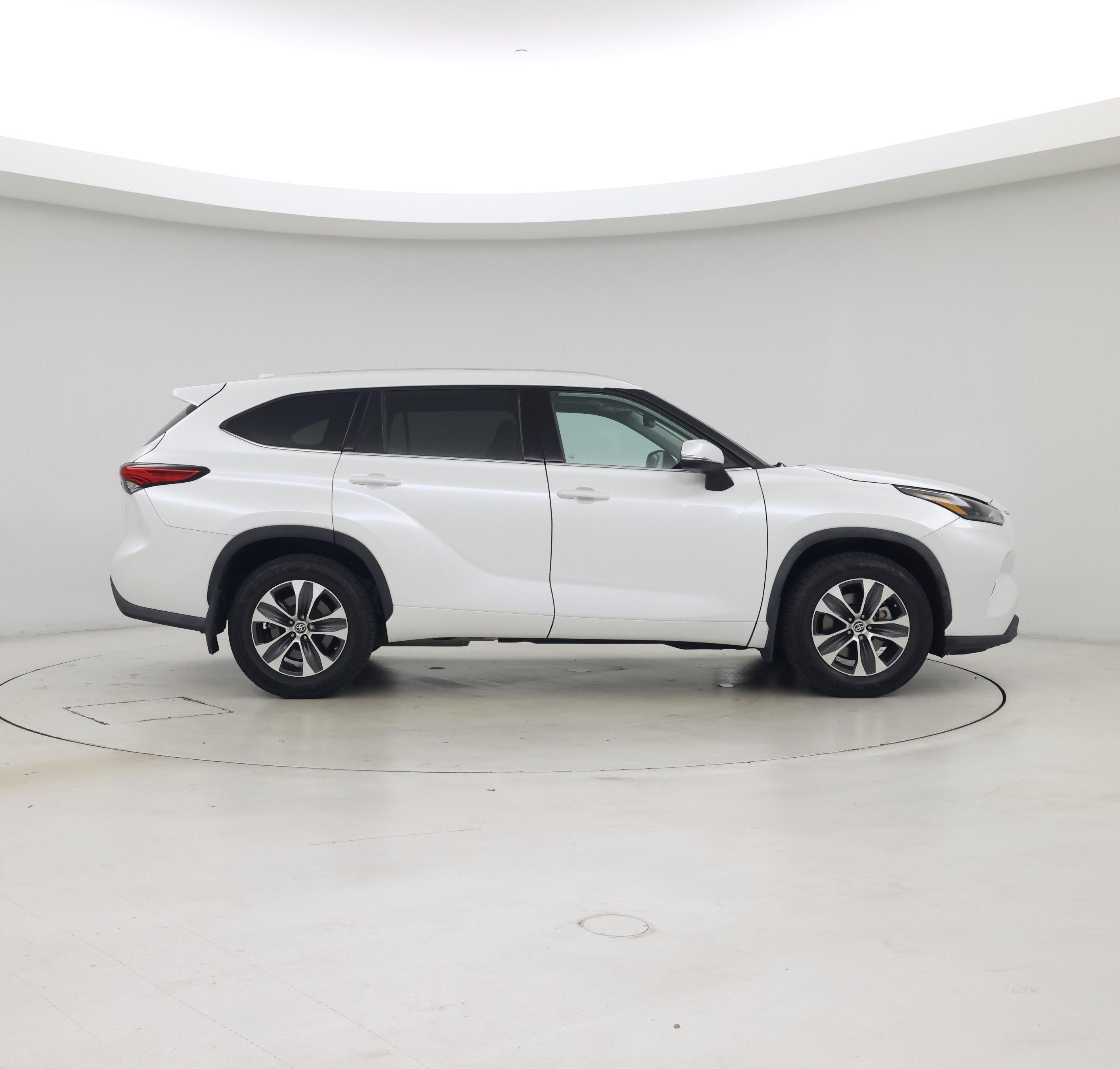 Thumbnail: 2022 Toyota Highlander - 7