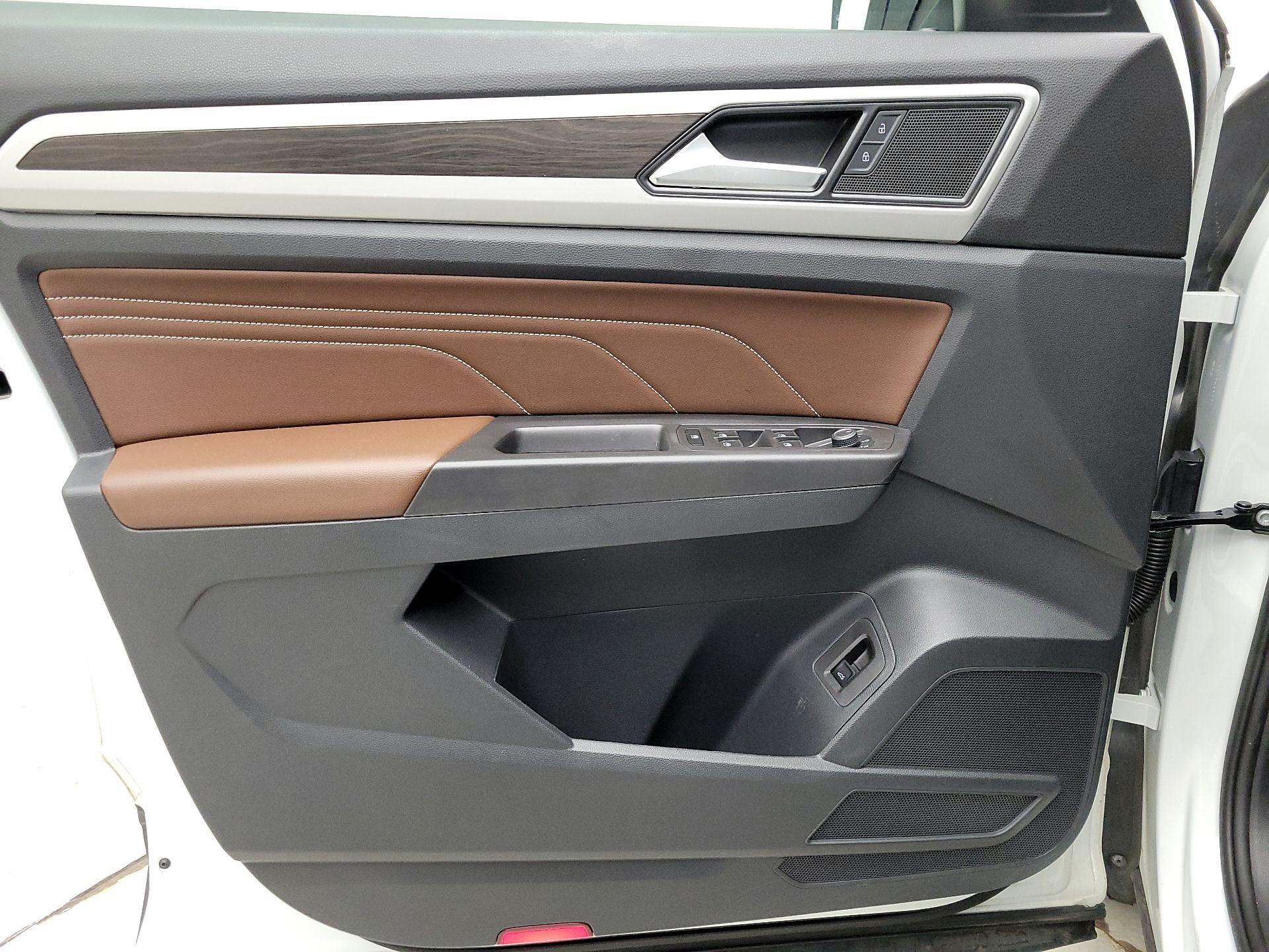 Thumbnail: 2023 Volkswagen Atlas - 12