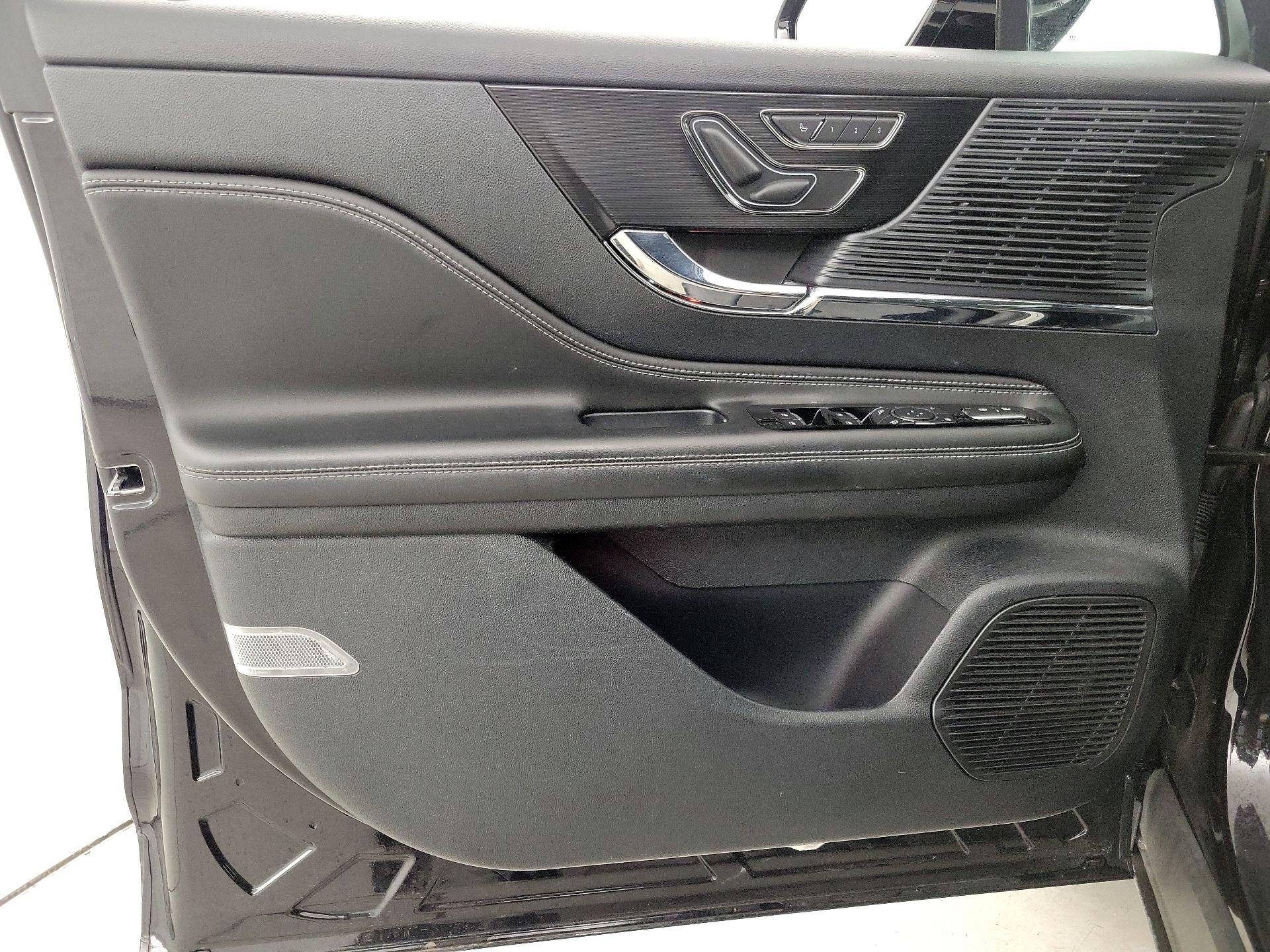 Thumbnail: 2020 Lincoln Corsair - 12